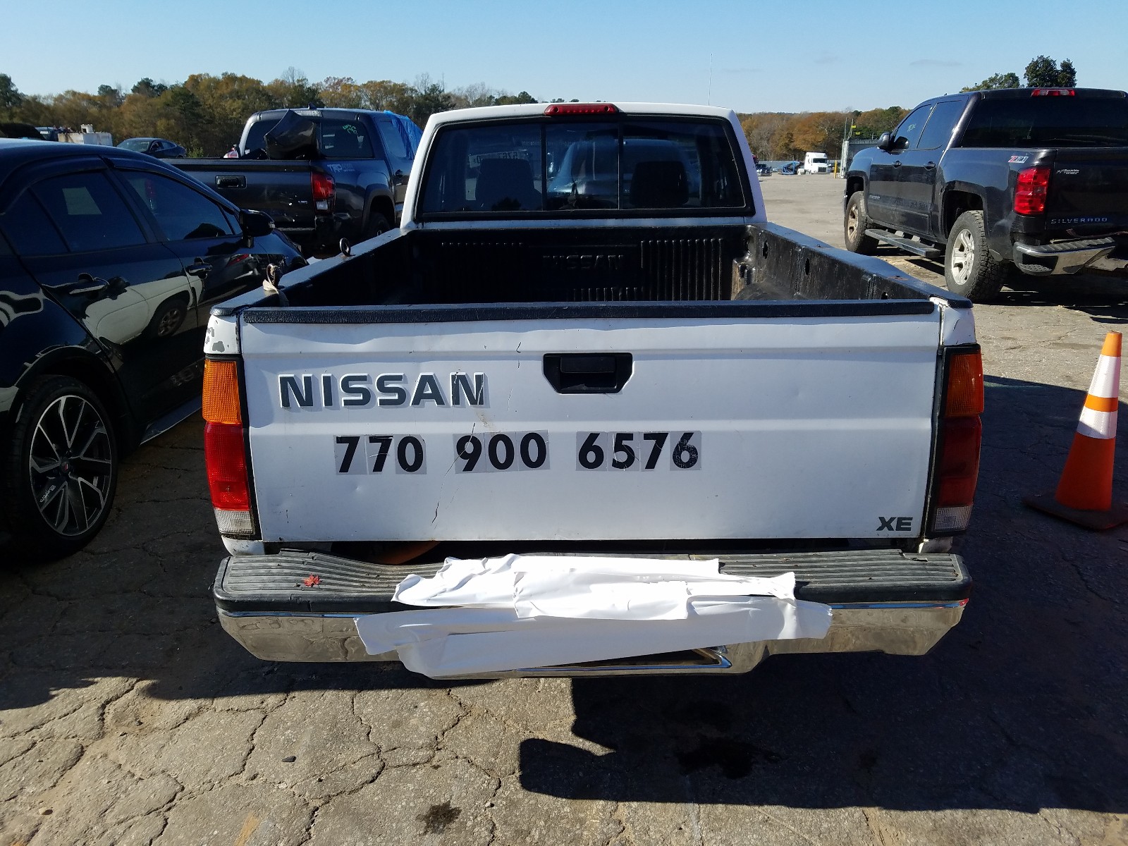 Photo 5 VIN: 1N6SD16S4VC417359 - NISSAN TRUCK KING 