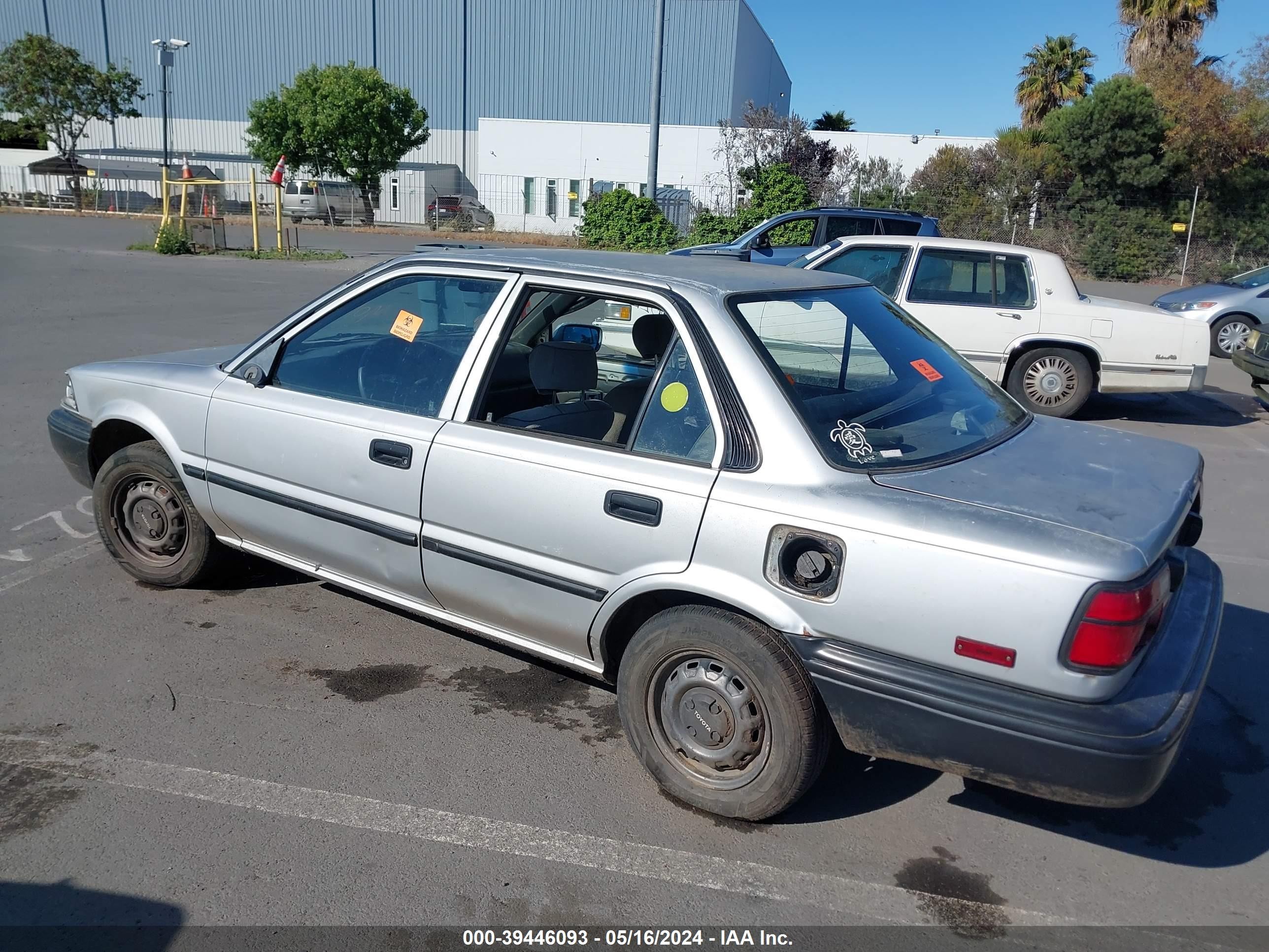 Photo 2 VIN: 1NXAE91A7MZ194733 - TOYOTA COROLLA 