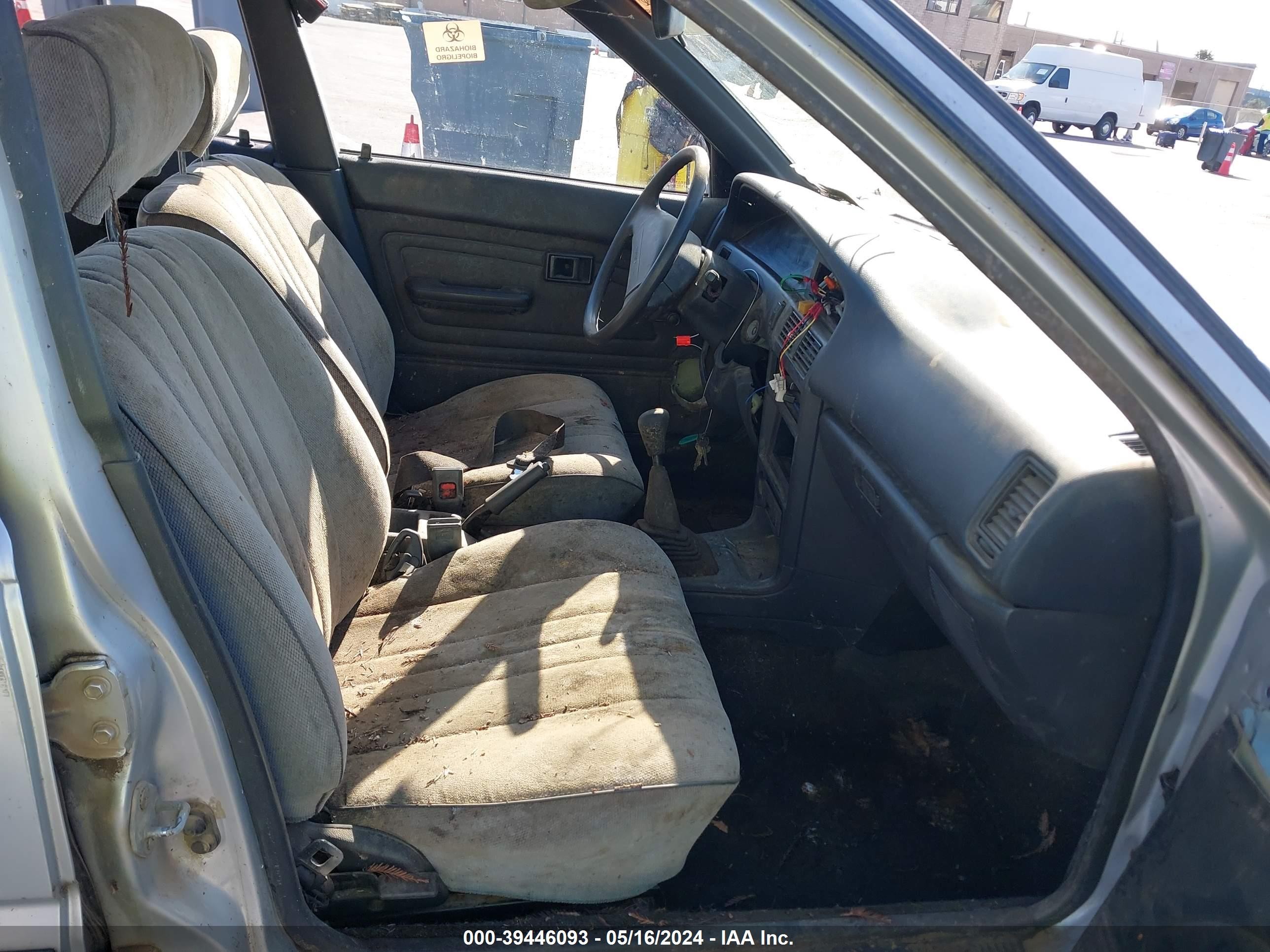 Photo 4 VIN: 1NXAE91A7MZ194733 - TOYOTA COROLLA 