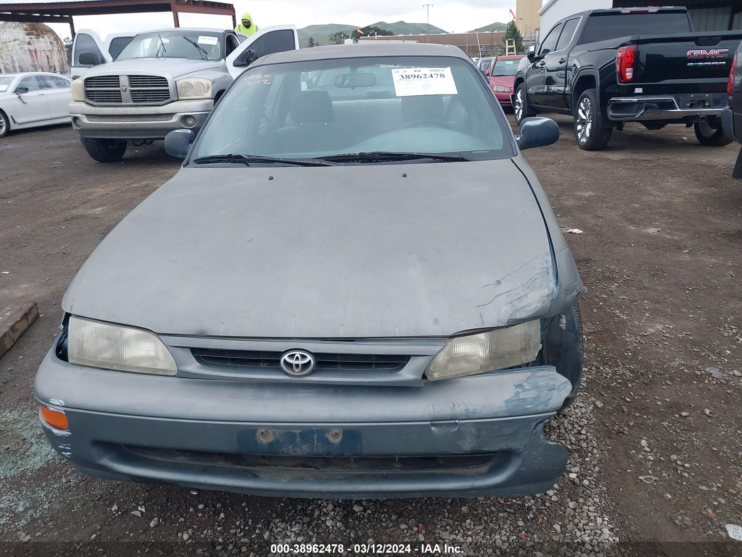 Photo 11 VIN: 1NXBA02E4TZ496086 - TOYOTA COROLLA 