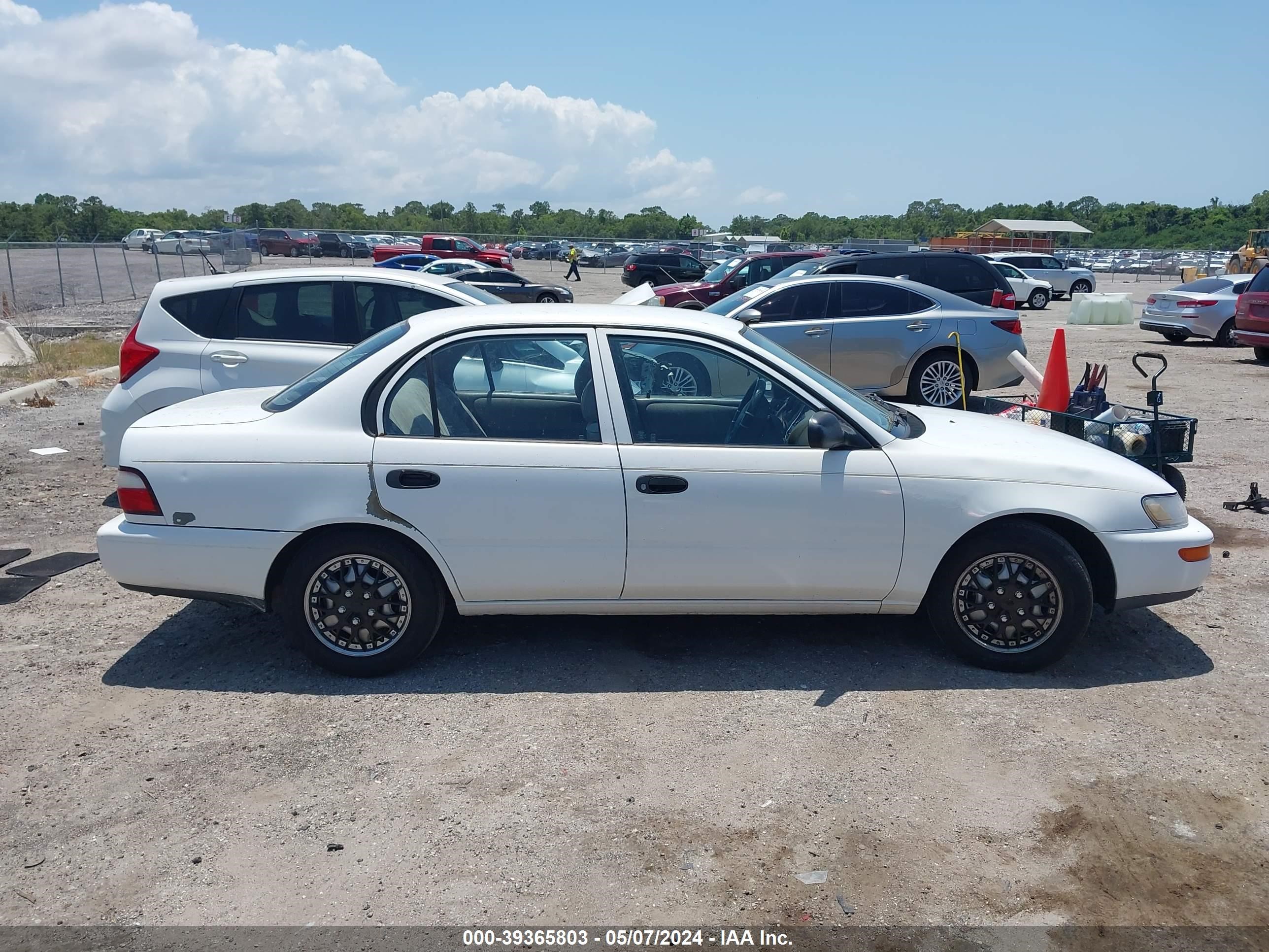 Photo 12 VIN: 1NXBA02E4VZ569587 - TOYOTA COROLLA 