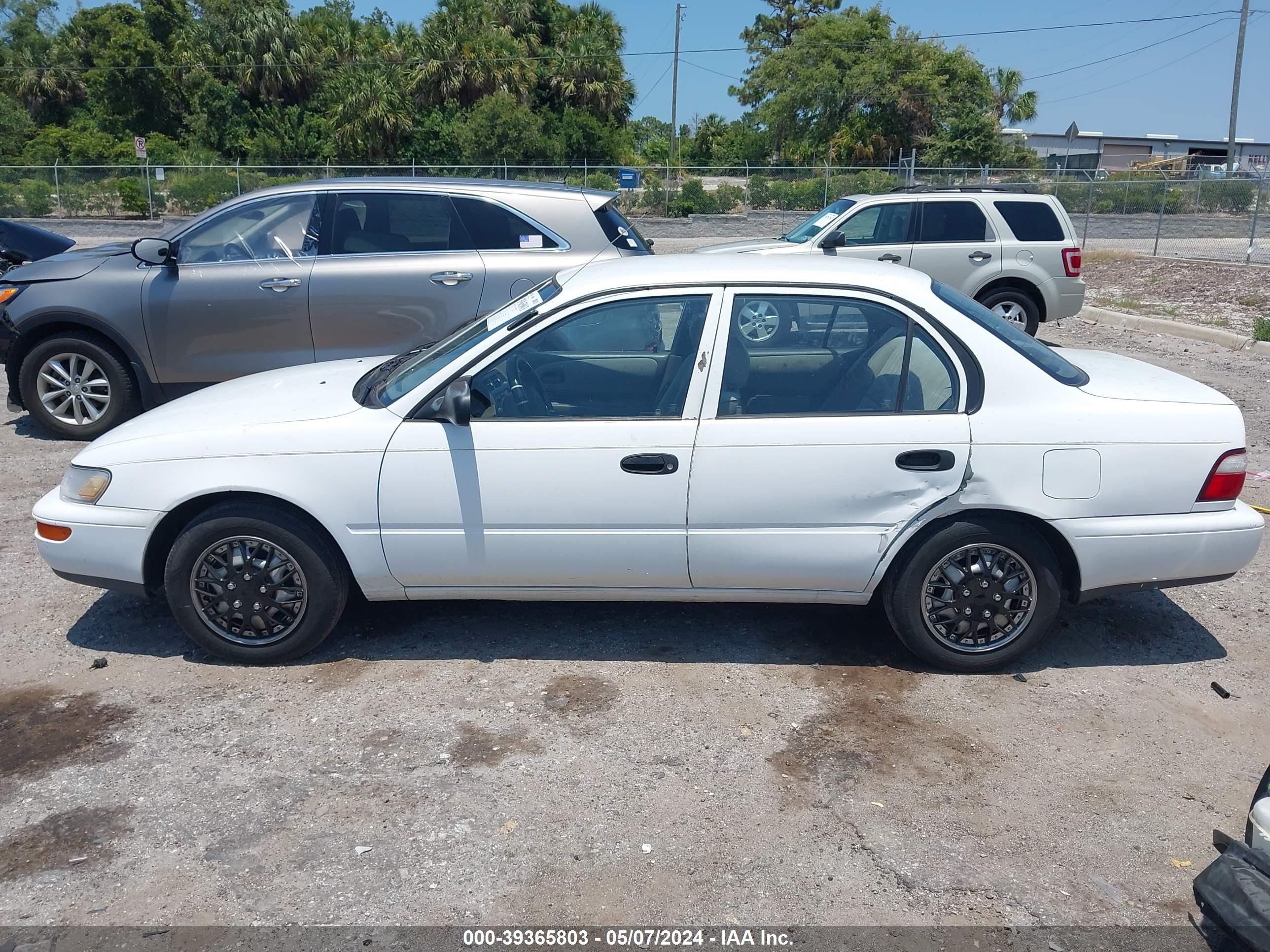 Photo 13 VIN: 1NXBA02E4VZ569587 - TOYOTA COROLLA 