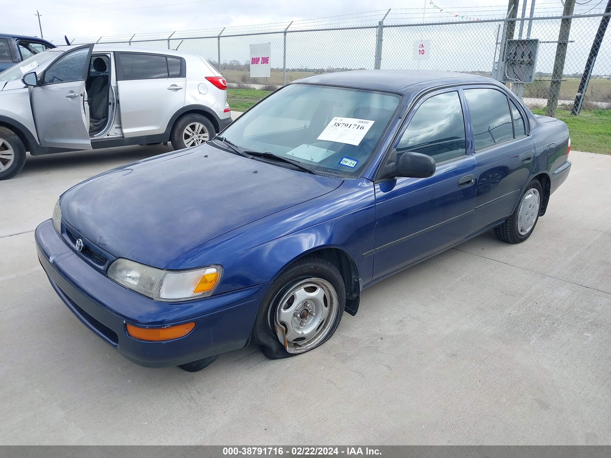 Photo 1 VIN: 1NXBA02E5TZ356256 - TOYOTA COROLLA 