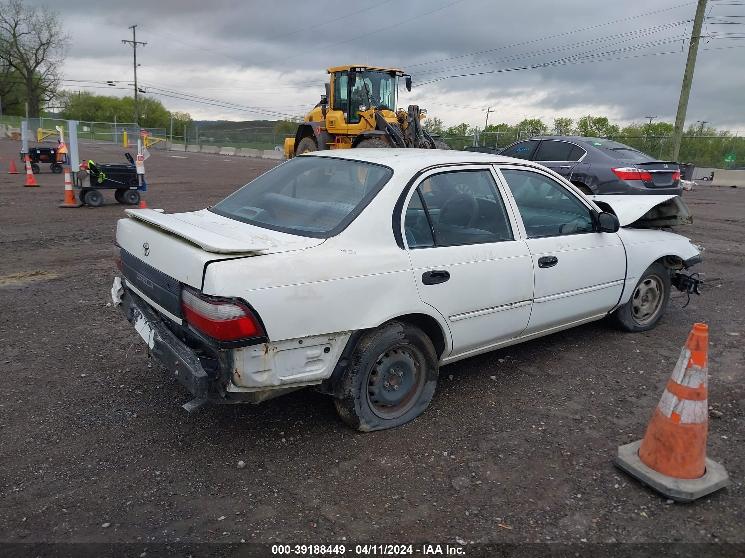 Photo 3 VIN: 1NXBA02E5VZ607909 - TOYOTA COROLLA 