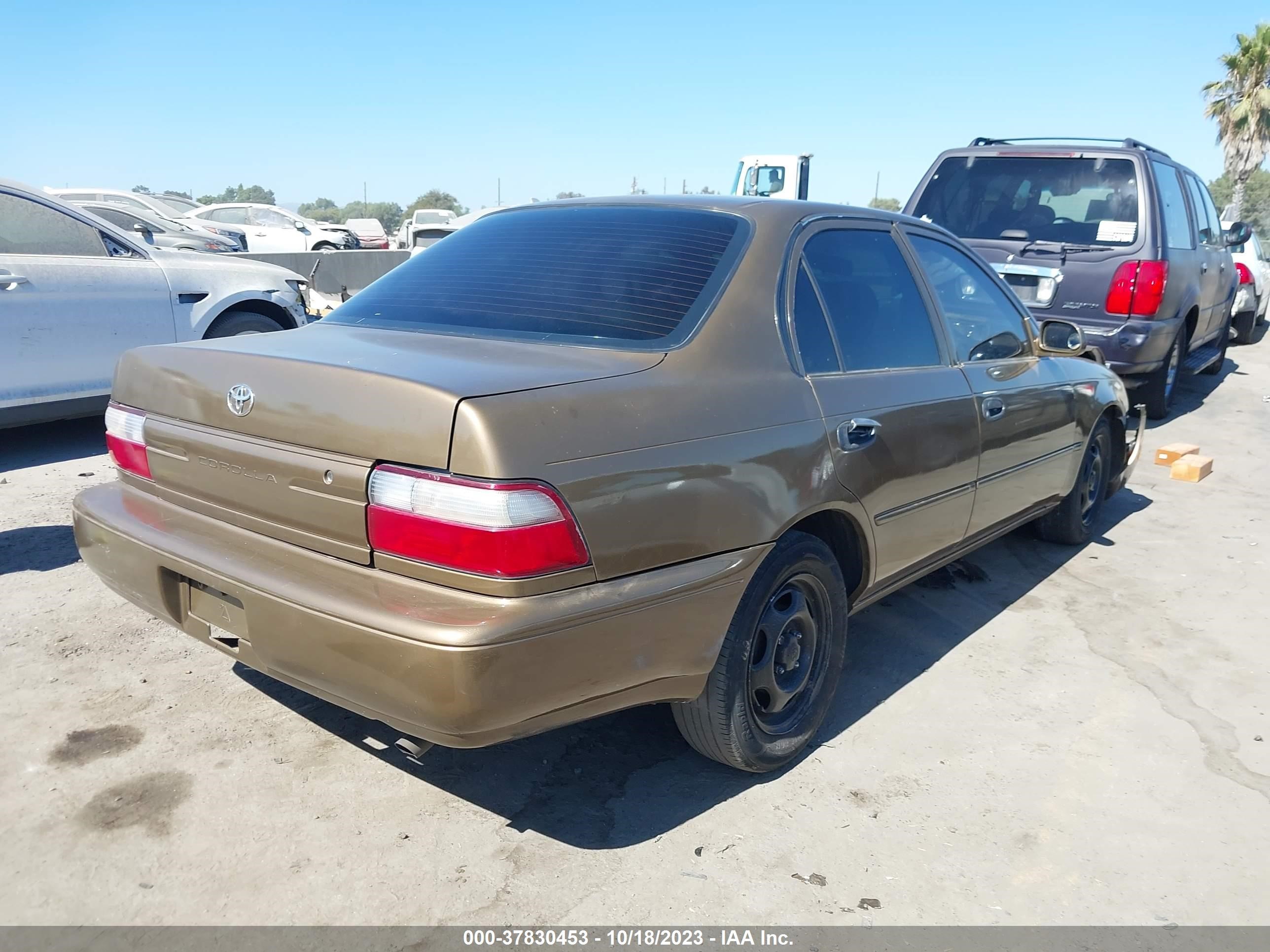 Photo 3 VIN: 1NXBA02E7TZ480237 - TOYOTA COROLLA 