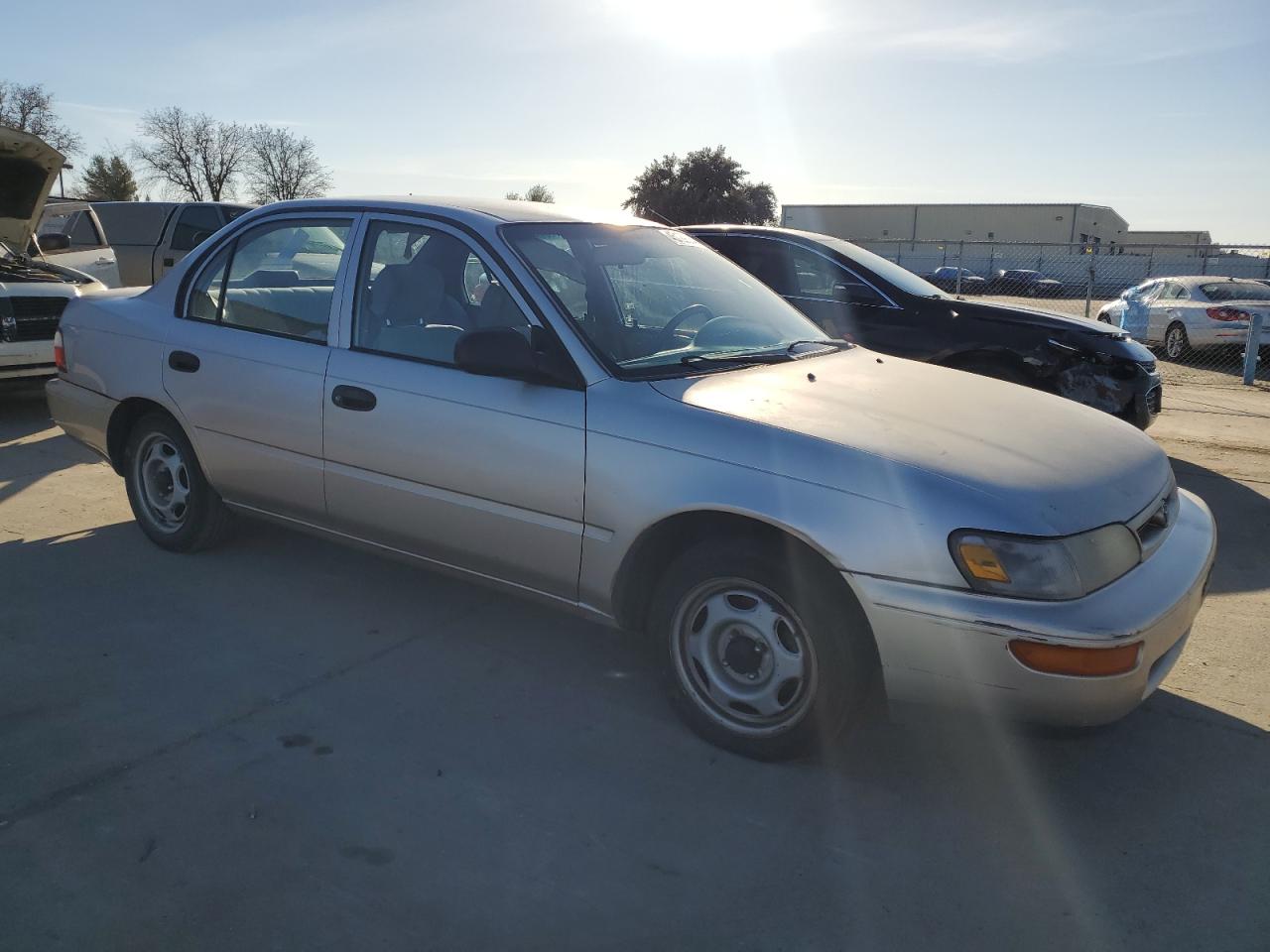 Photo 3 VIN: 1NXBA02E7VZ605627 - TOYOTA COROLLA 