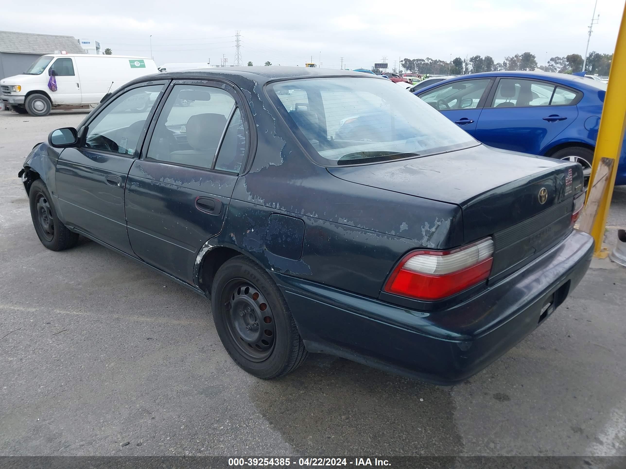 Photo 2 VIN: 1NXBA02E9TZ379684 - TOYOTA COROLLA 