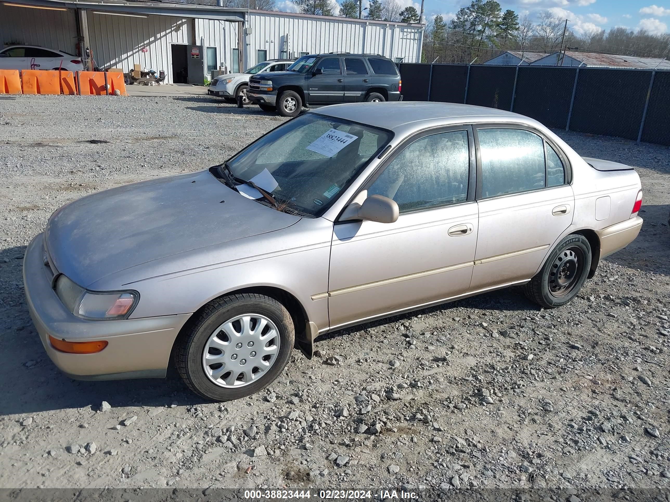 Photo 1 VIN: 1NXBB02E3TZ456823 - TOYOTA COROLLA 