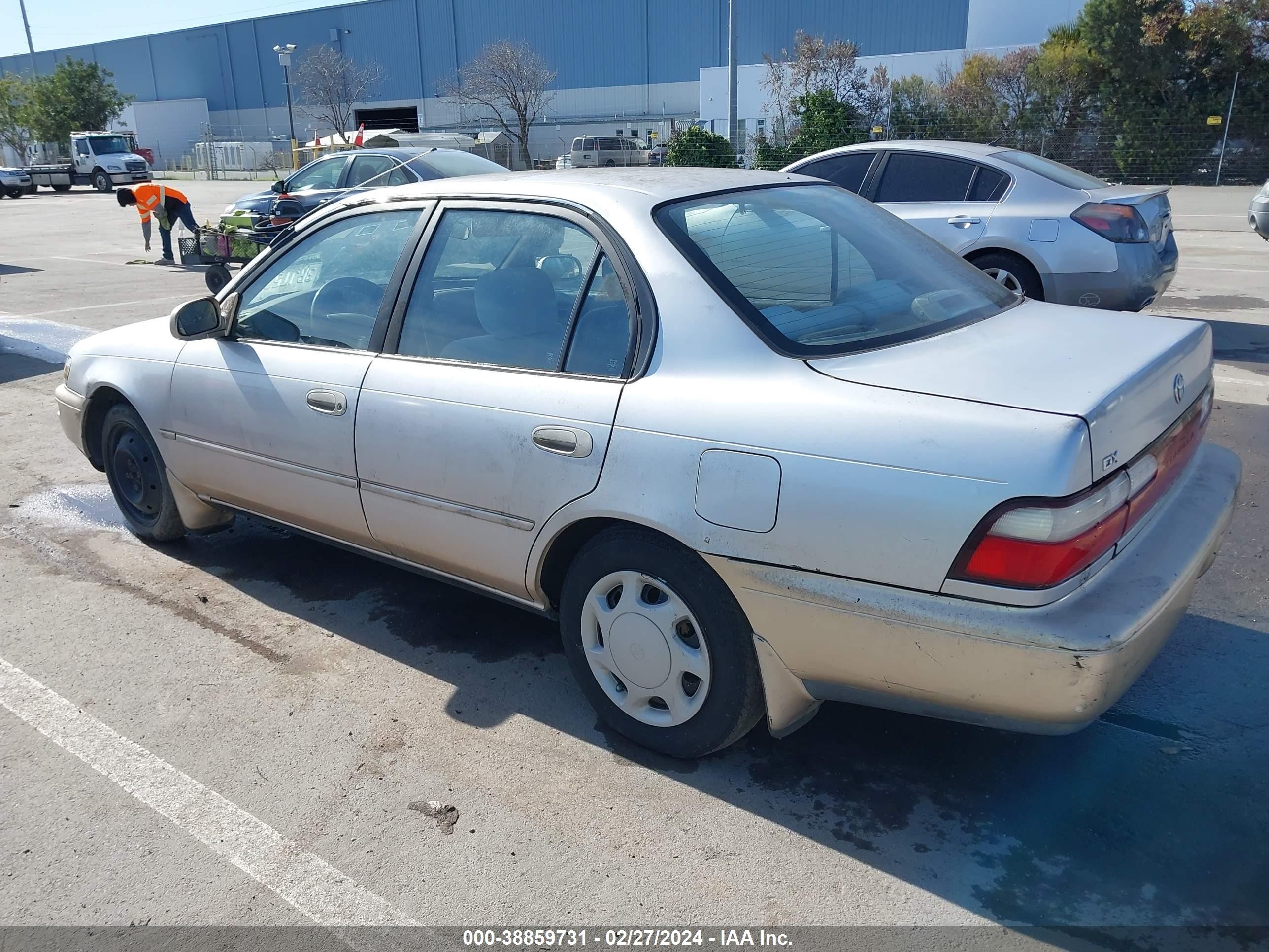 Photo 2 VIN: 1NXBB02E4TZ399290 - TOYOTA COROLLA 