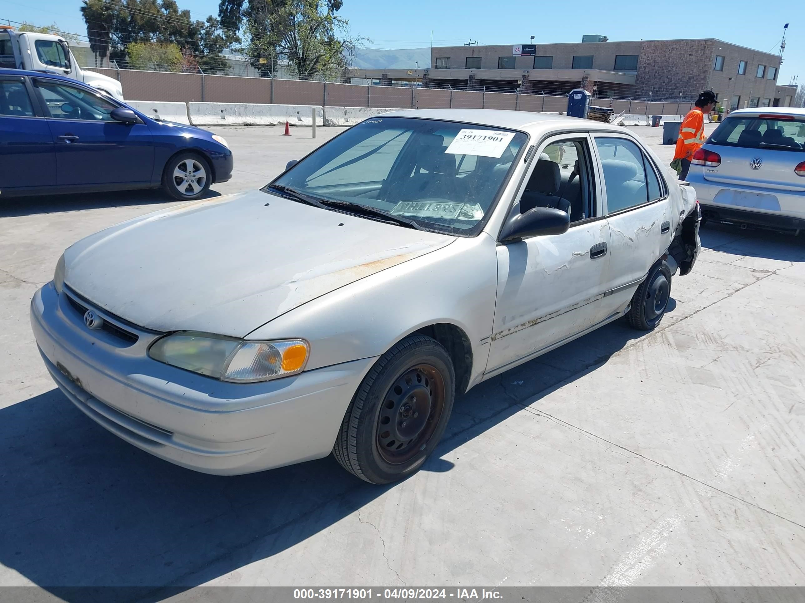 Photo 1 VIN: 1NXBR12E1YZ328010 - TOYOTA COROLLA 