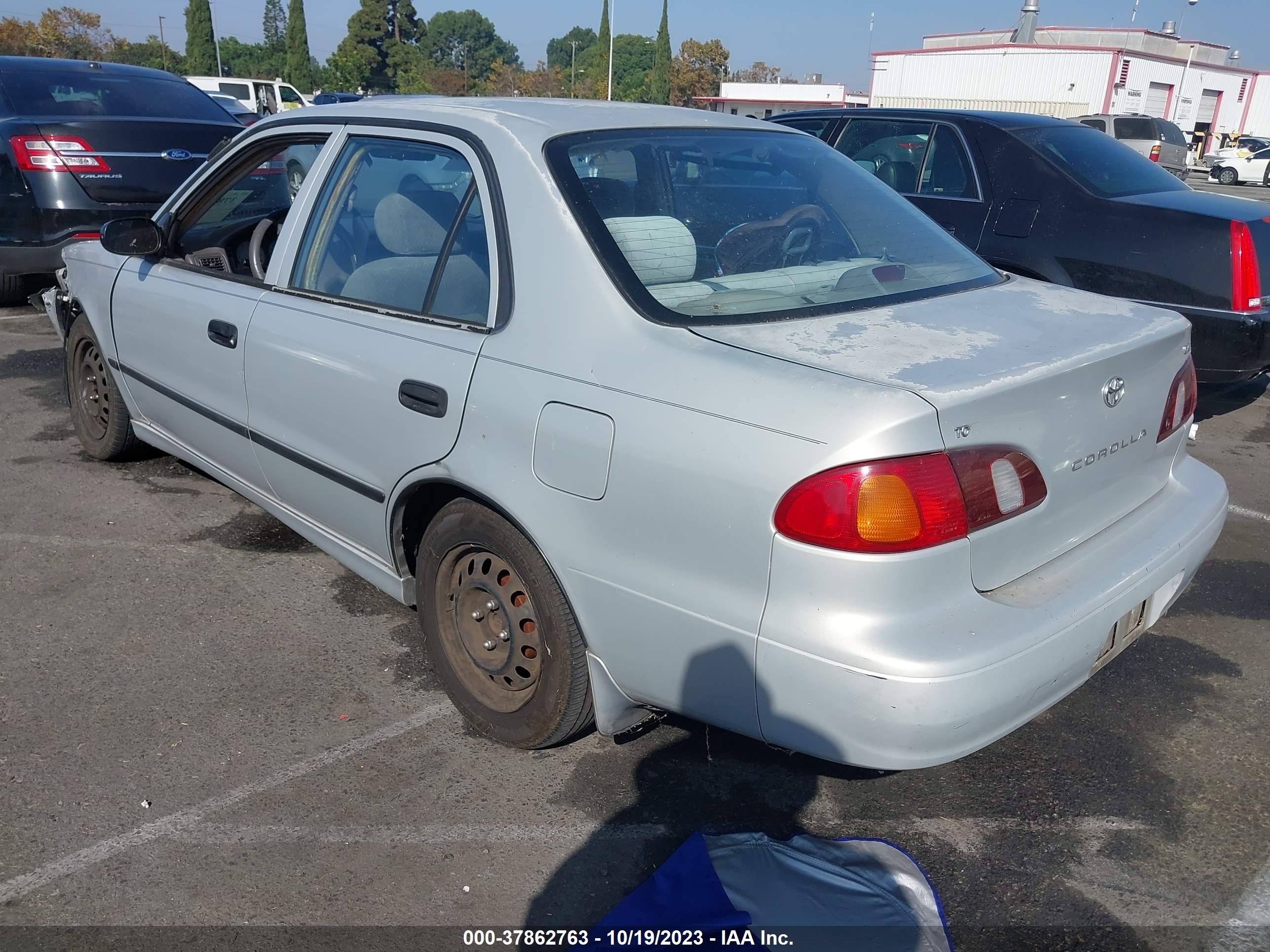 Photo 2 VIN: 1NXBR12E4YZ343519 - TOYOTA COROLLA 