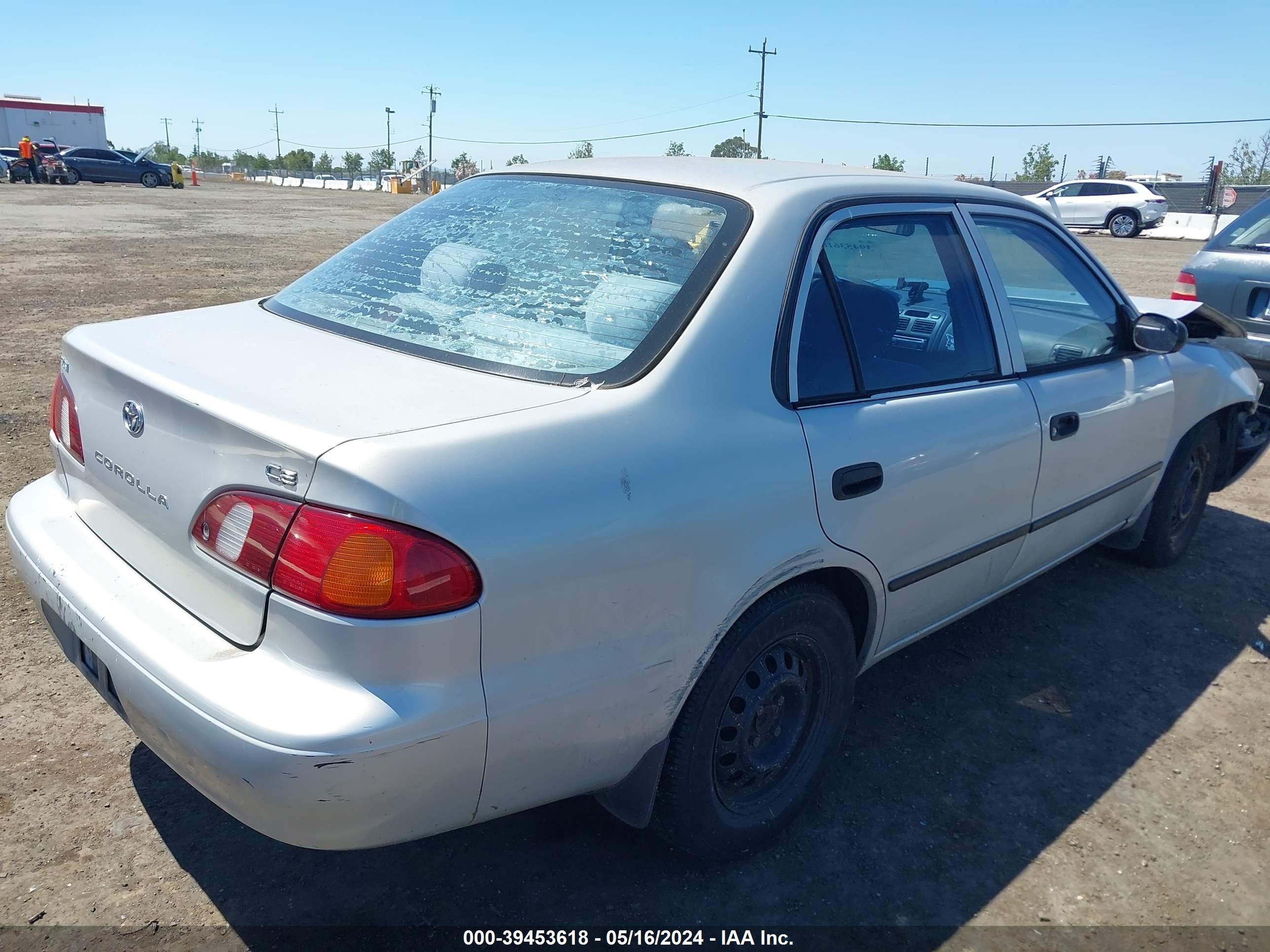 Photo 3 VIN: 1NXBR12E4YZ357713 - TOYOTA COROLLA 