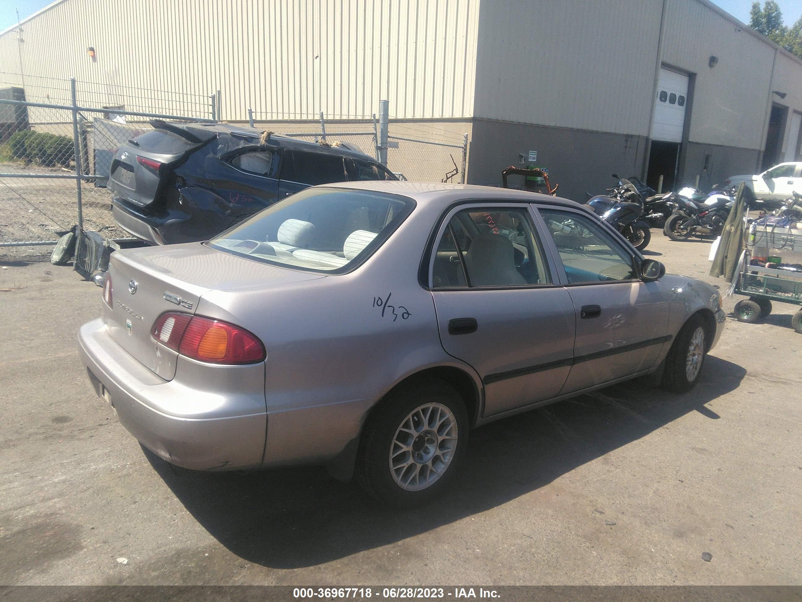 Photo 3 VIN: 1NXBR12E6WZ138359 - TOYOTA COROLLA 