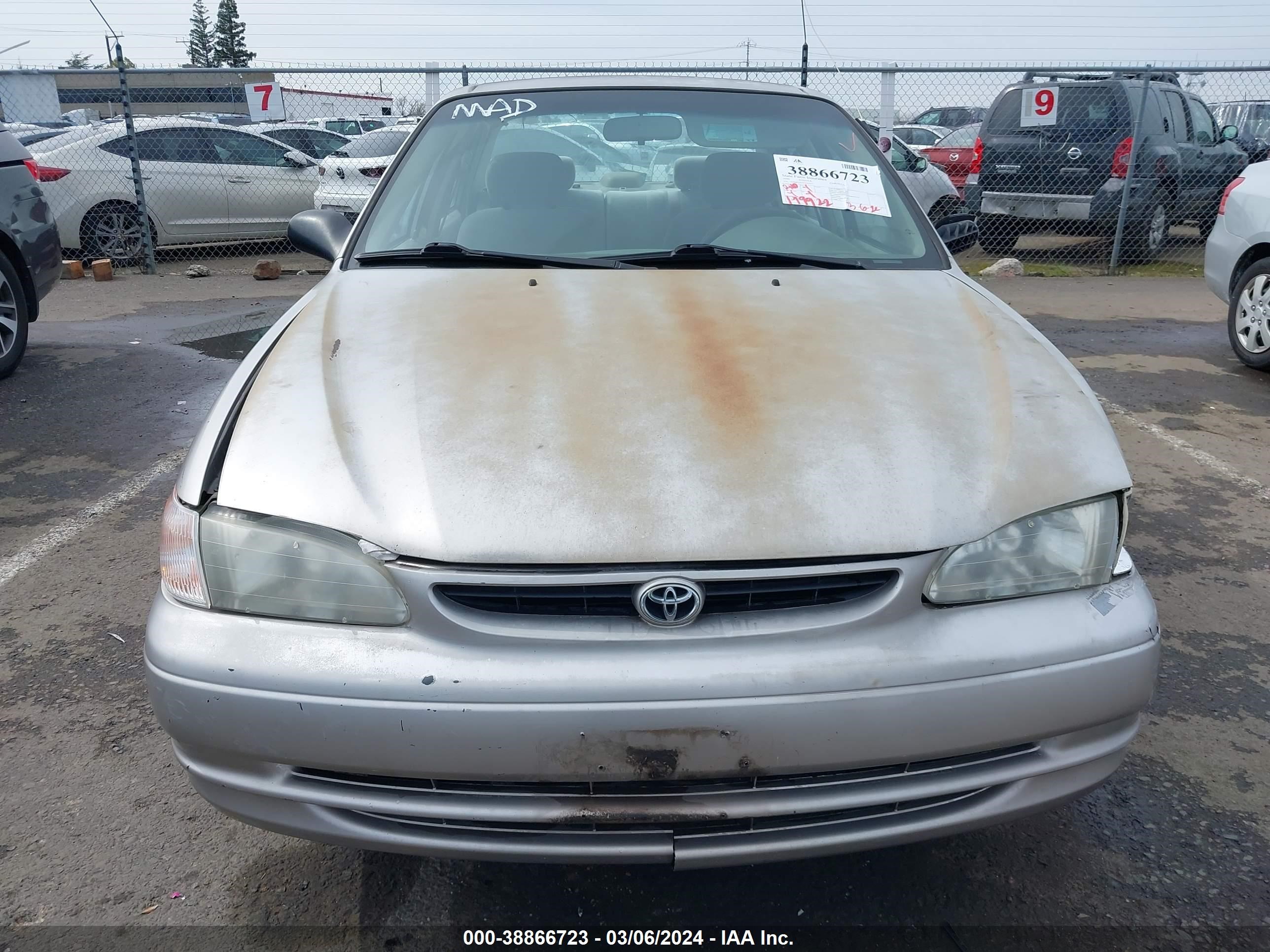 Photo 11 VIN: 1NXBR12E9YZ331477 - TOYOTA COROLLA 