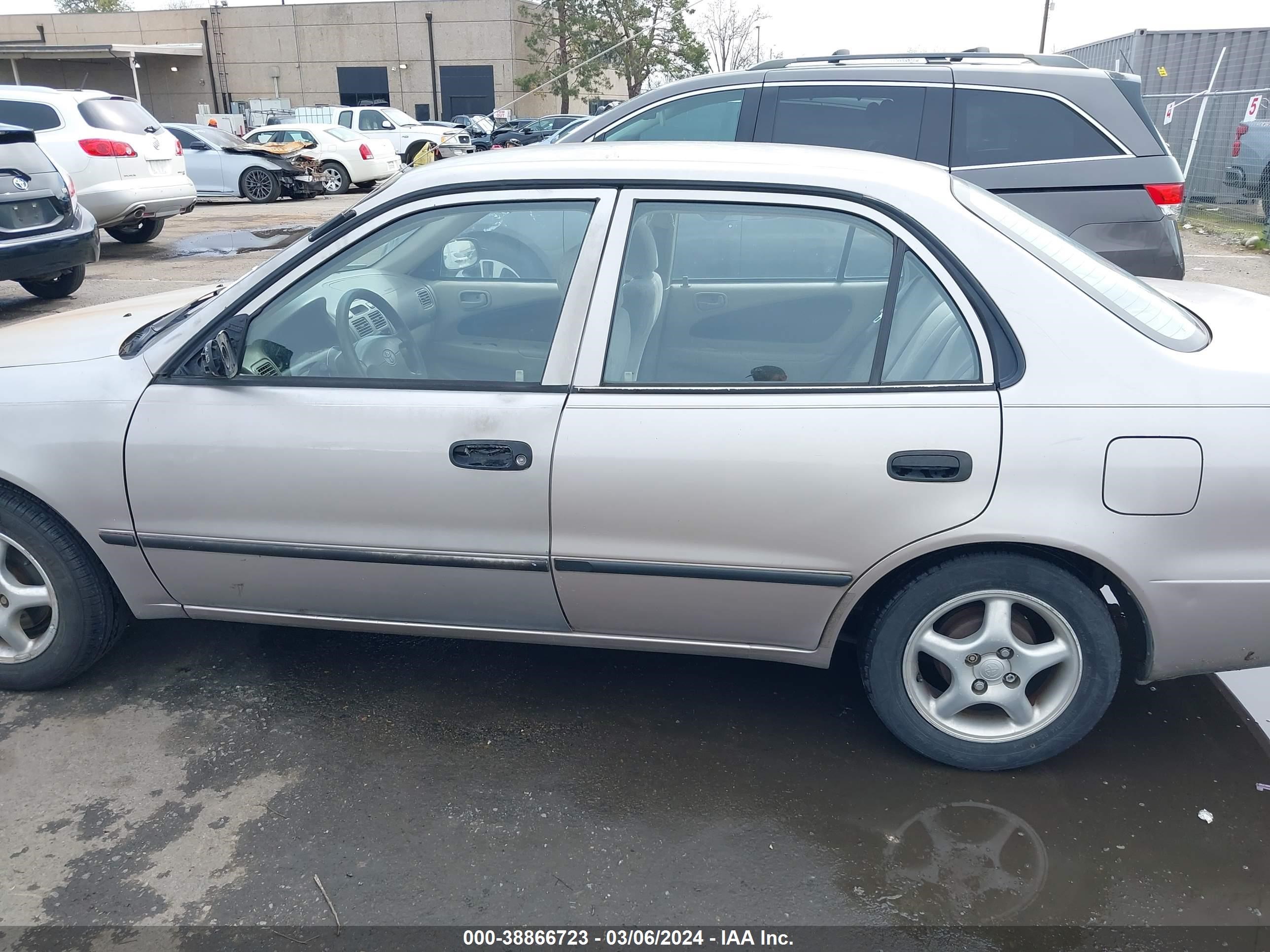 Photo 13 VIN: 1NXBR12E9YZ331477 - TOYOTA COROLLA 