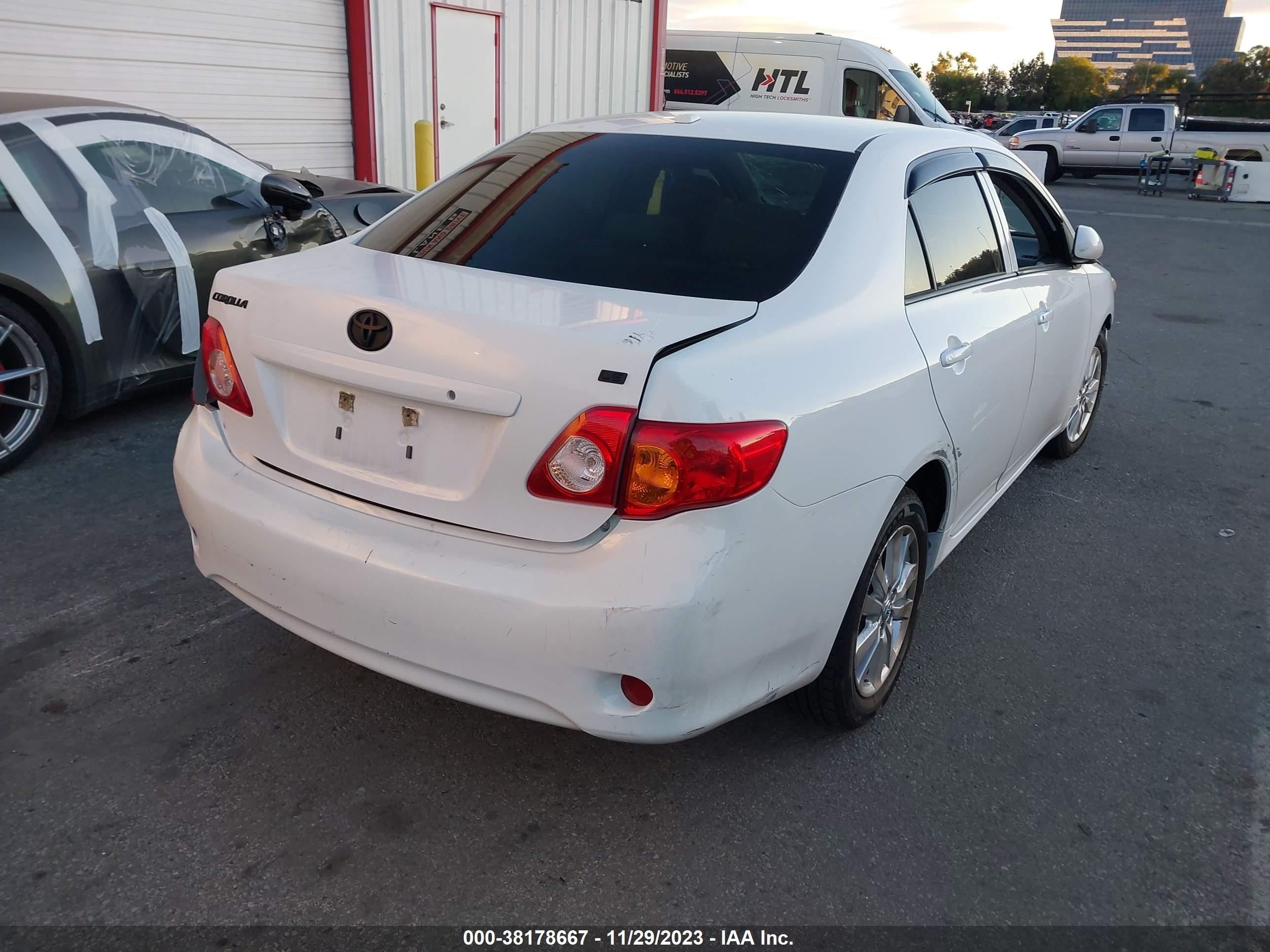 Photo 3 VIN: 1NXBU40E39Z013732 - TOYOTA COROLLA 