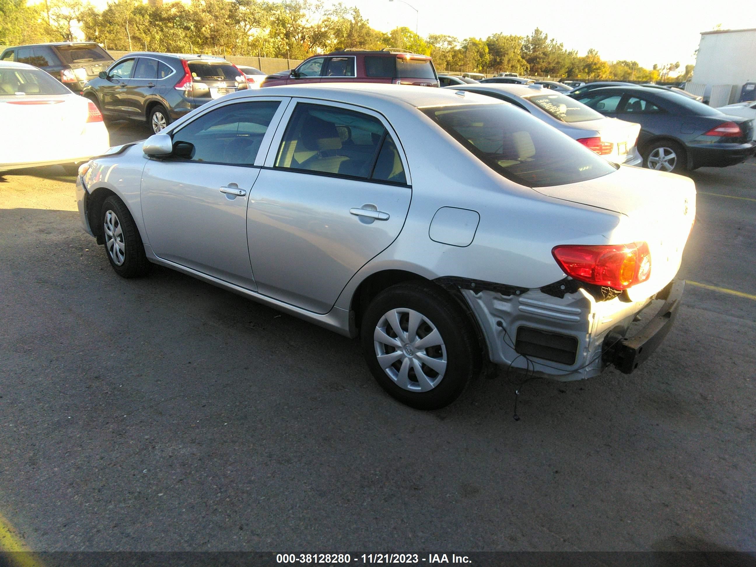 Photo 2 VIN: 1NXBU40E39Z020633 - TOYOTA COROLLA 