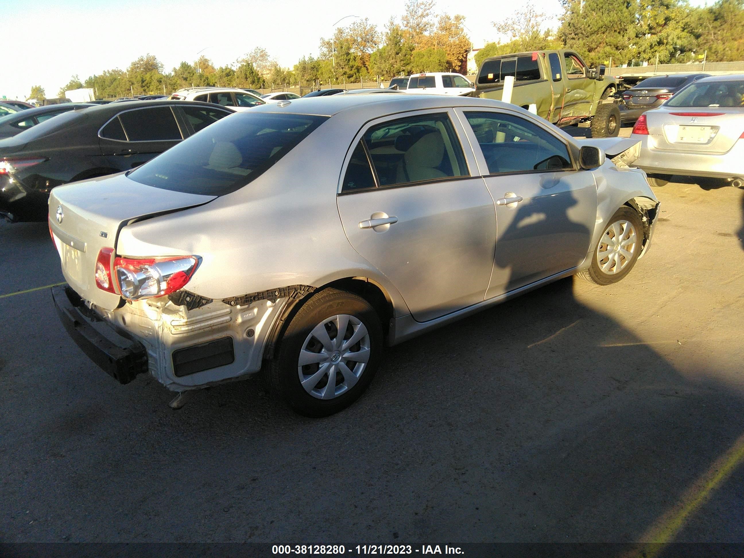 Photo 3 VIN: 1NXBU40E39Z020633 - TOYOTA COROLLA 