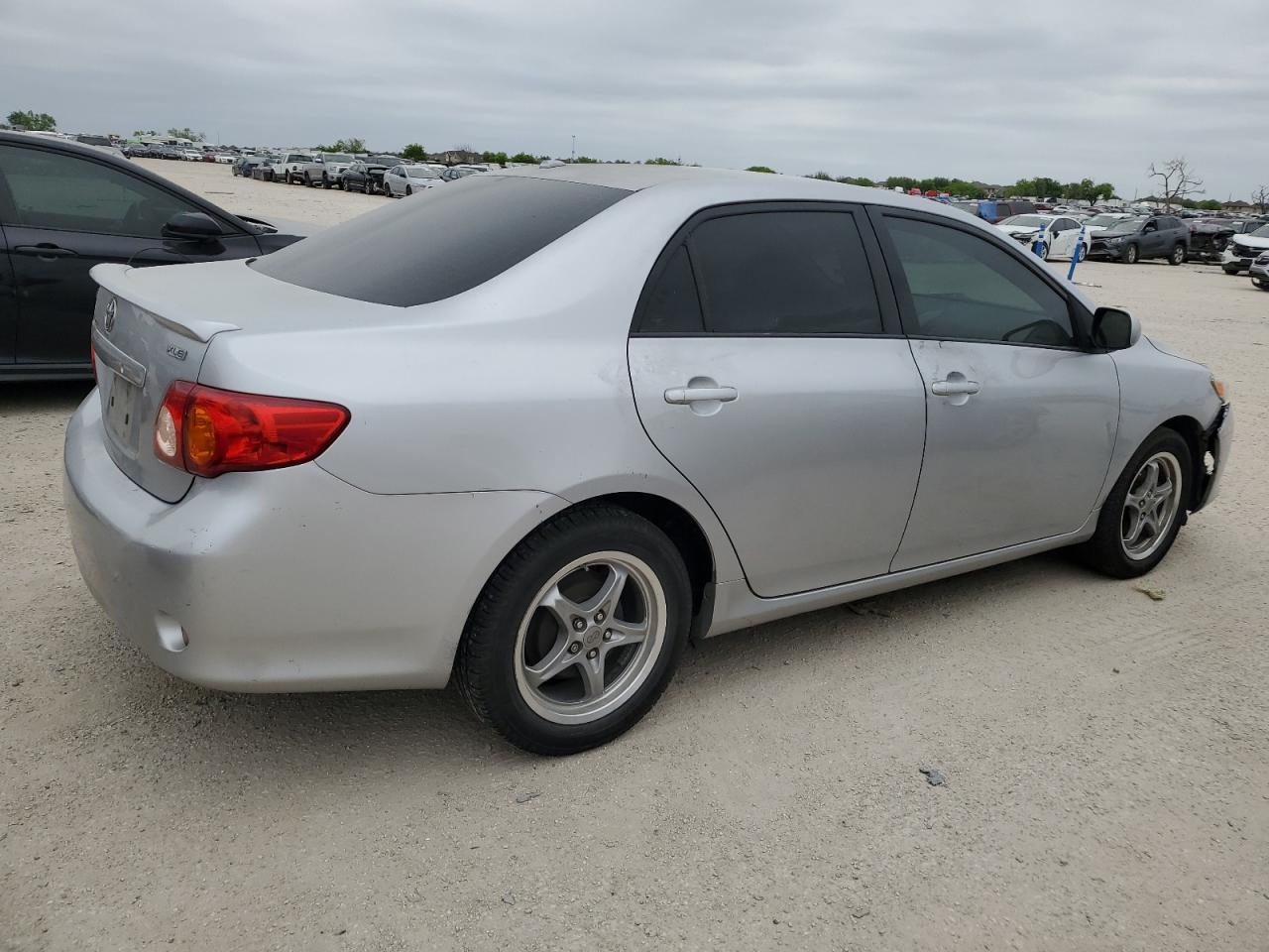 Photo 2 VIN: 1NXBU40E39Z099480 - TOYOTA COROLLA 