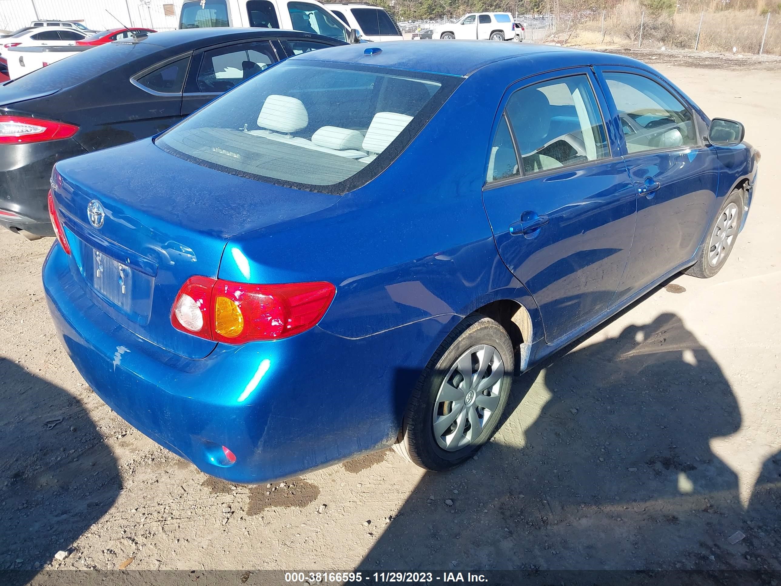 Photo 3 VIN: 1NXBU40E99Z004470 - TOYOTA COROLLA 