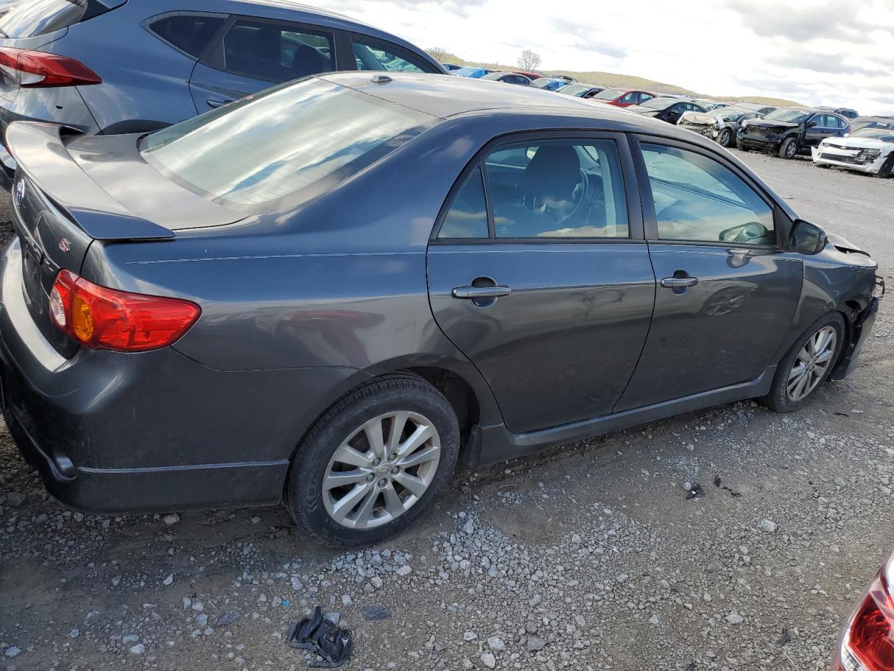 Photo 2 VIN: 1NXBU4EE1AZ263273 - TOYOTA COROLLA 