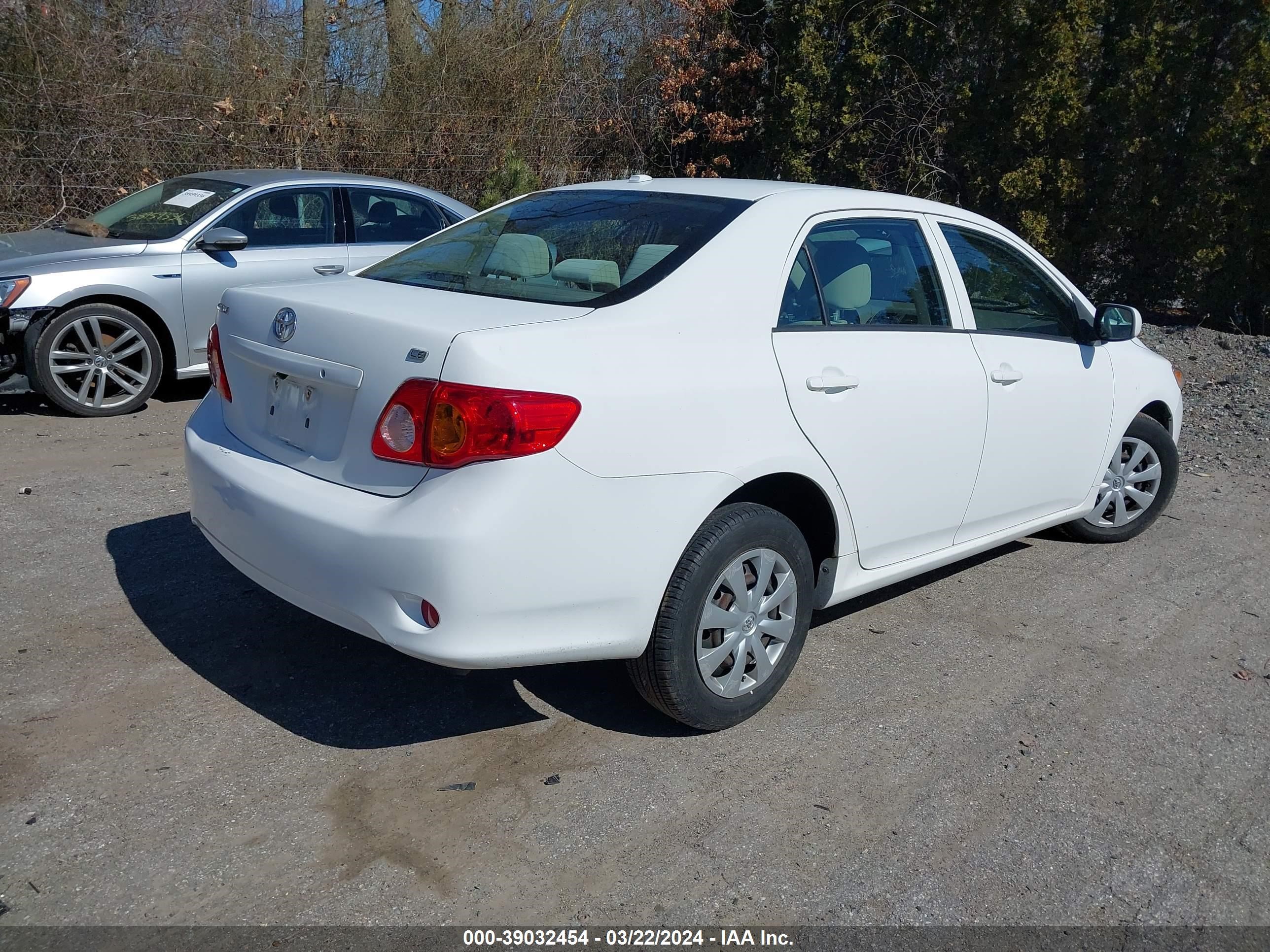 Photo 3 VIN: 1NXBU4EE1AZ345603 - TOYOTA COROLLA 