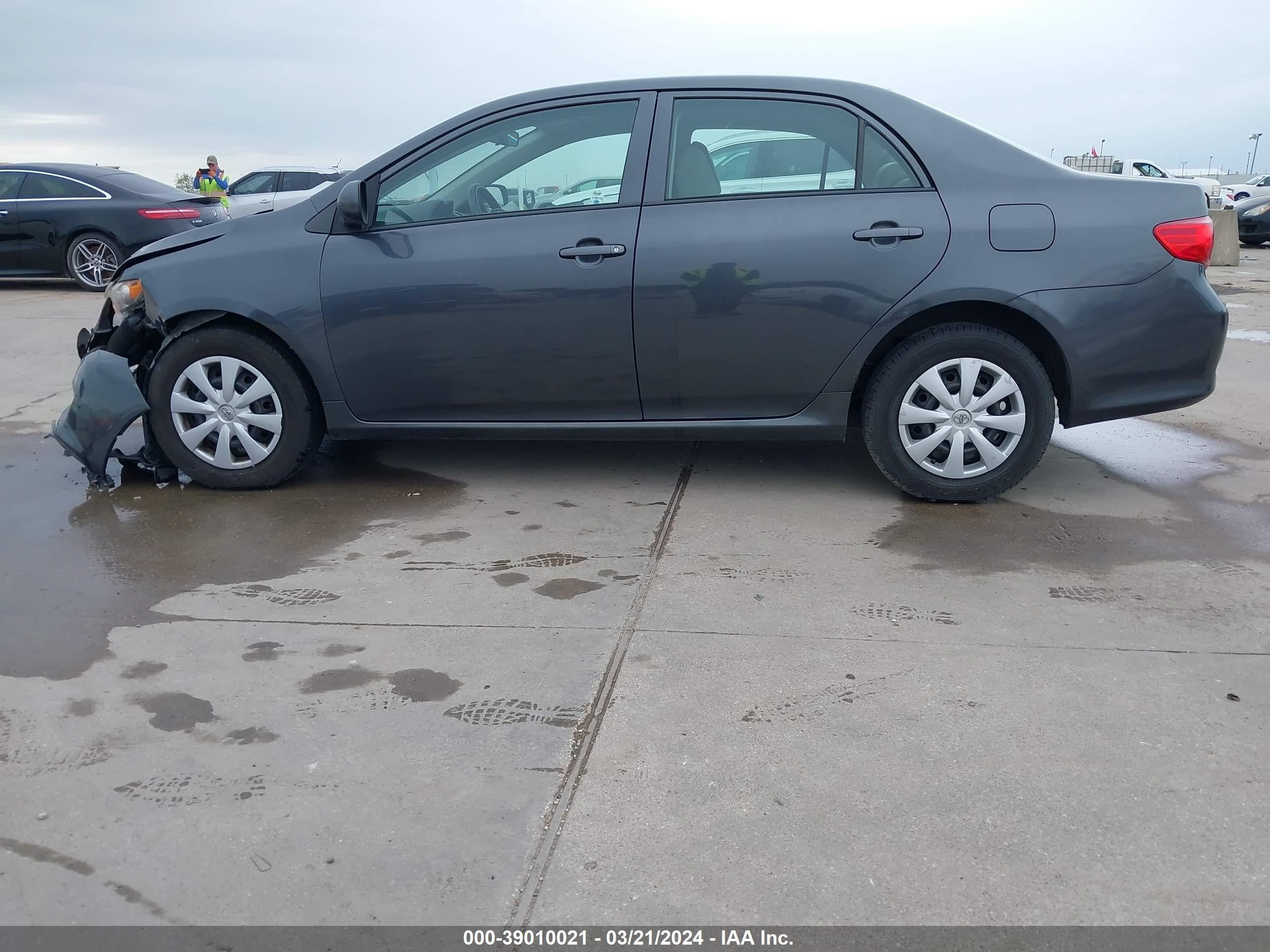 Photo 13 VIN: 1NXBU4EE4AZ358281 - TOYOTA COROLLA 