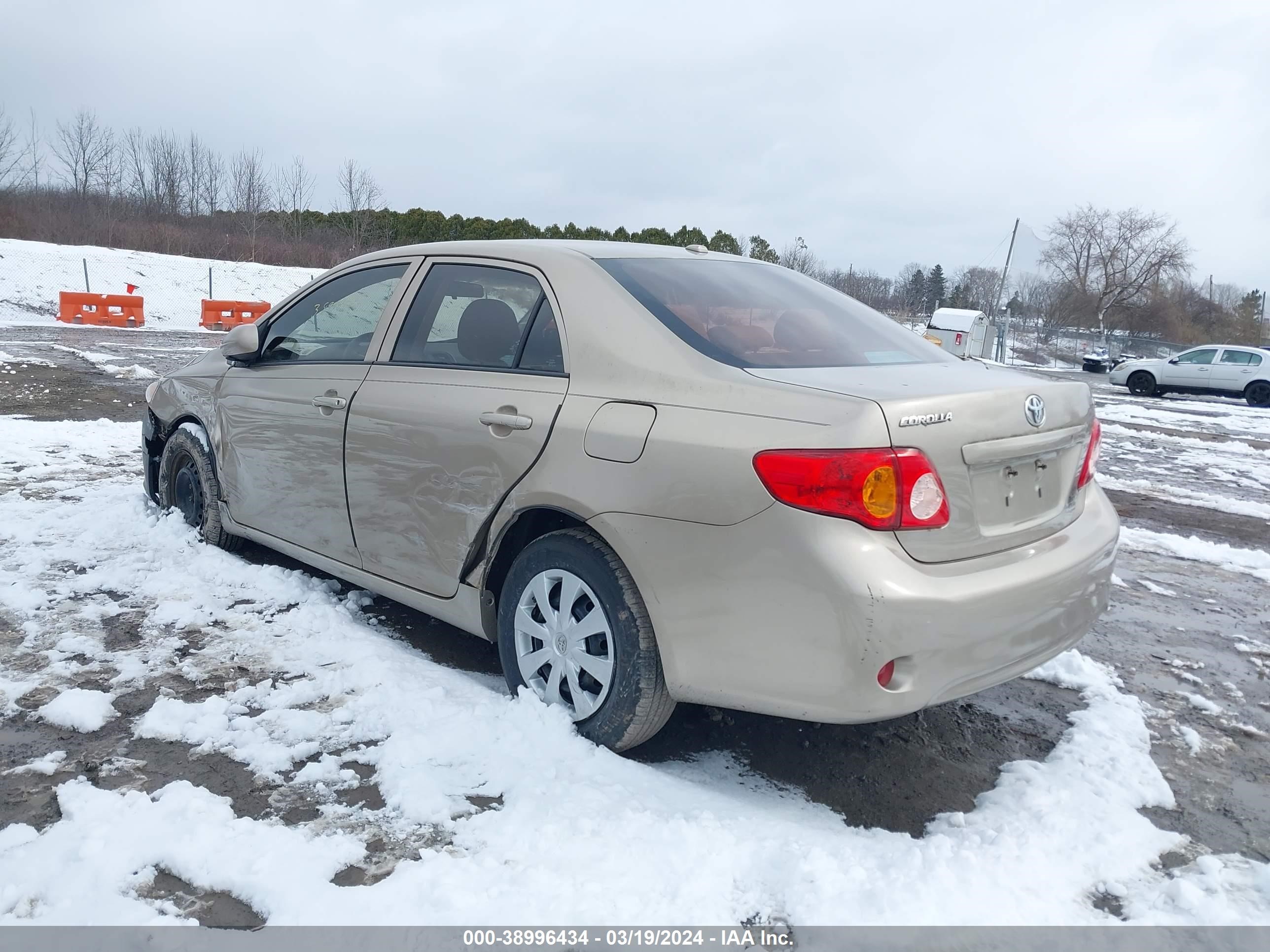 Photo 2 VIN: 1NXBU4EE5AZ316072 - TOYOTA COROLLA 