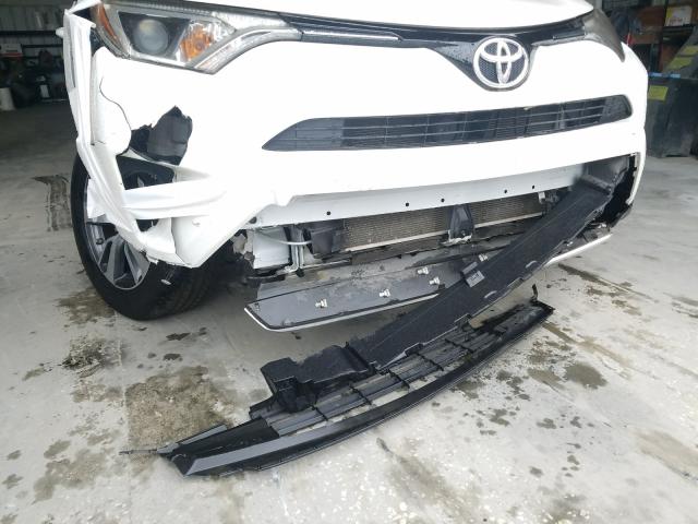 Photo 8 VIN: 1TMWFREV6GJ060533 - TOYOTA RAV4 XLE 