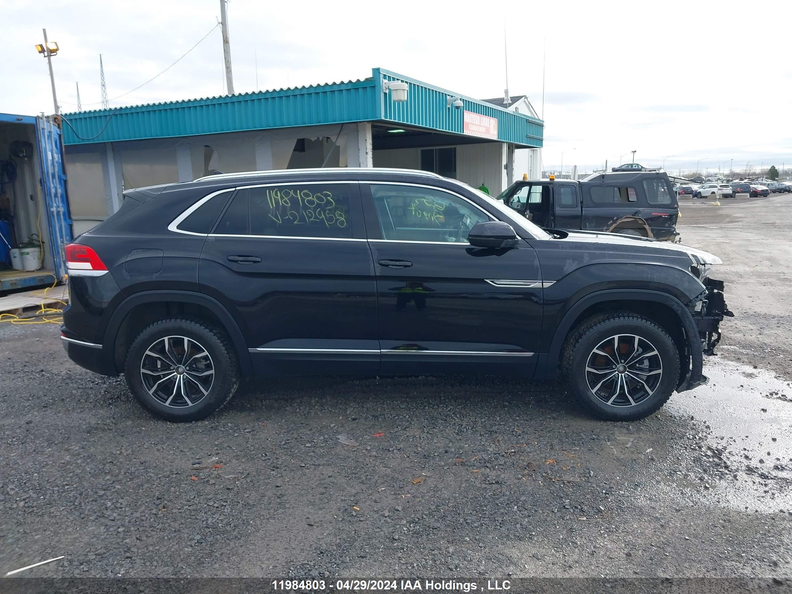 Photo 13 VIN: 1V2BE2CA1RC212958 - VOLKSWAGEN ATLAS CROSS SPORT 