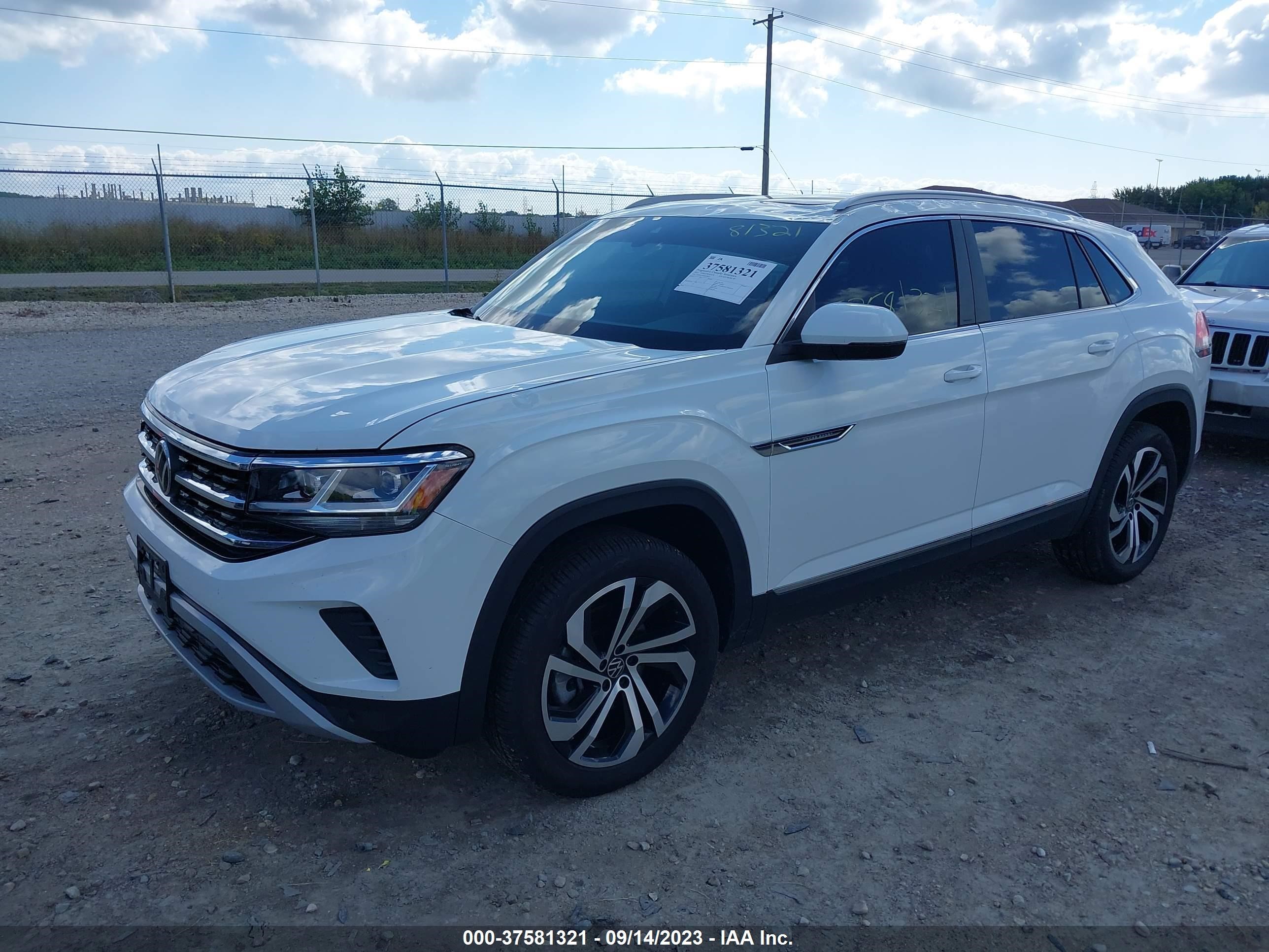 Photo 1 VIN: 1V2BE2CA3NC212633 - VOLKSWAGEN ATLAS CROSS SPORT 