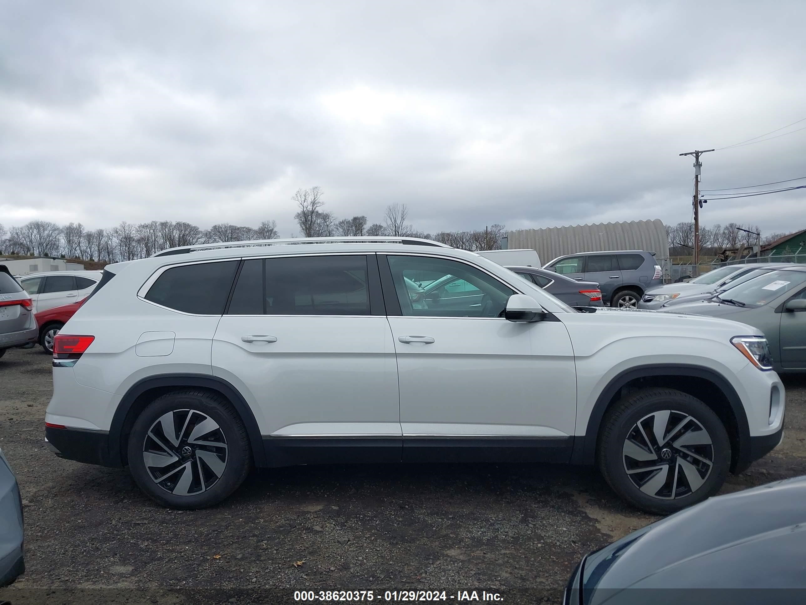 Photo 12 VIN: 1V2BR2CA1RC517896 - VOLKSWAGEN ATLAS 