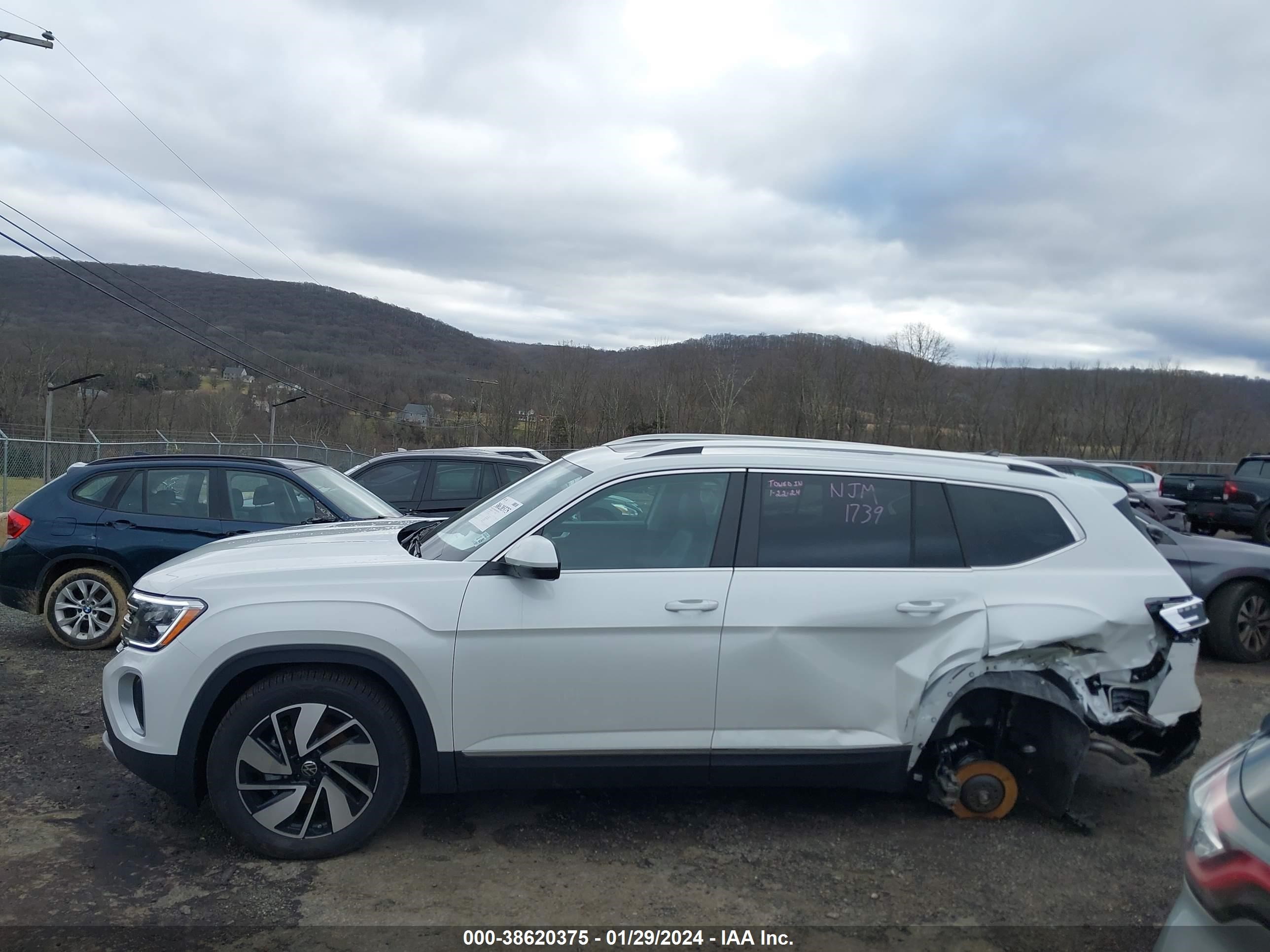 Photo 13 VIN: 1V2BR2CA1RC517896 - VOLKSWAGEN ATLAS 