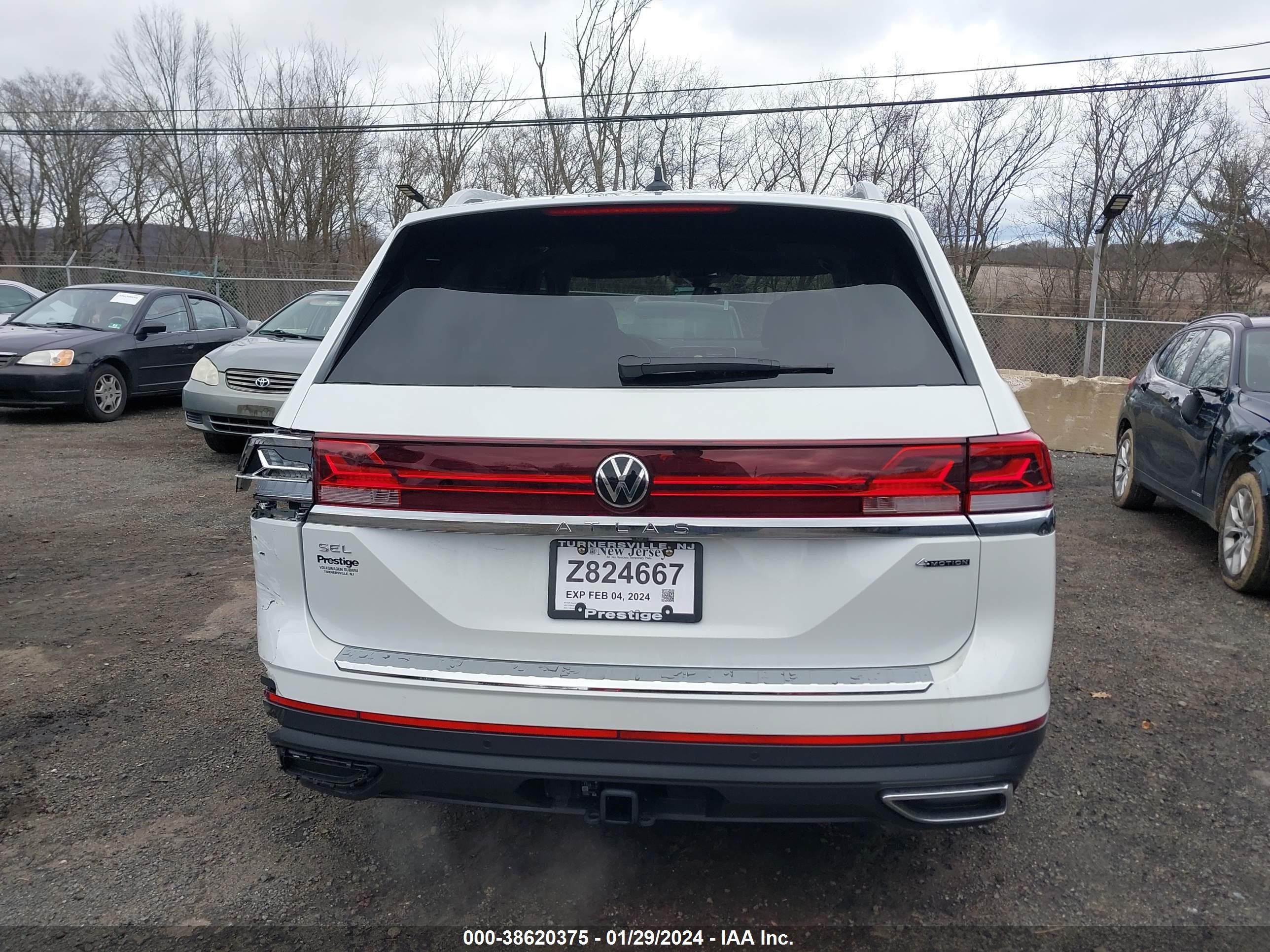 Photo 15 VIN: 1V2BR2CA1RC517896 - VOLKSWAGEN ATLAS 