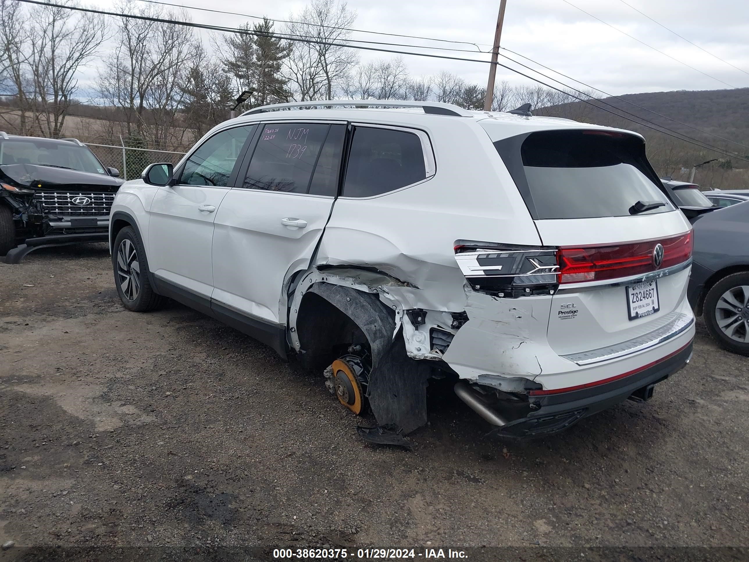 Photo 2 VIN: 1V2BR2CA1RC517896 - VOLKSWAGEN ATLAS 