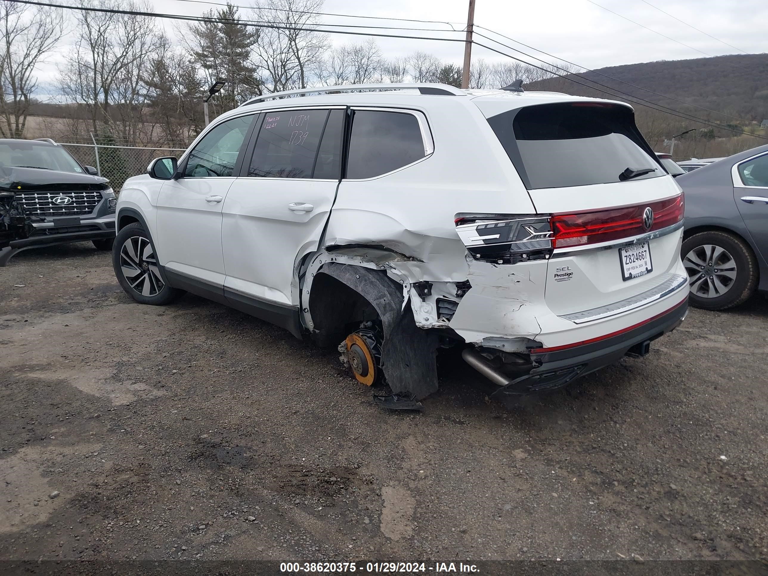 Photo 5 VIN: 1V2BR2CA1RC517896 - VOLKSWAGEN ATLAS 