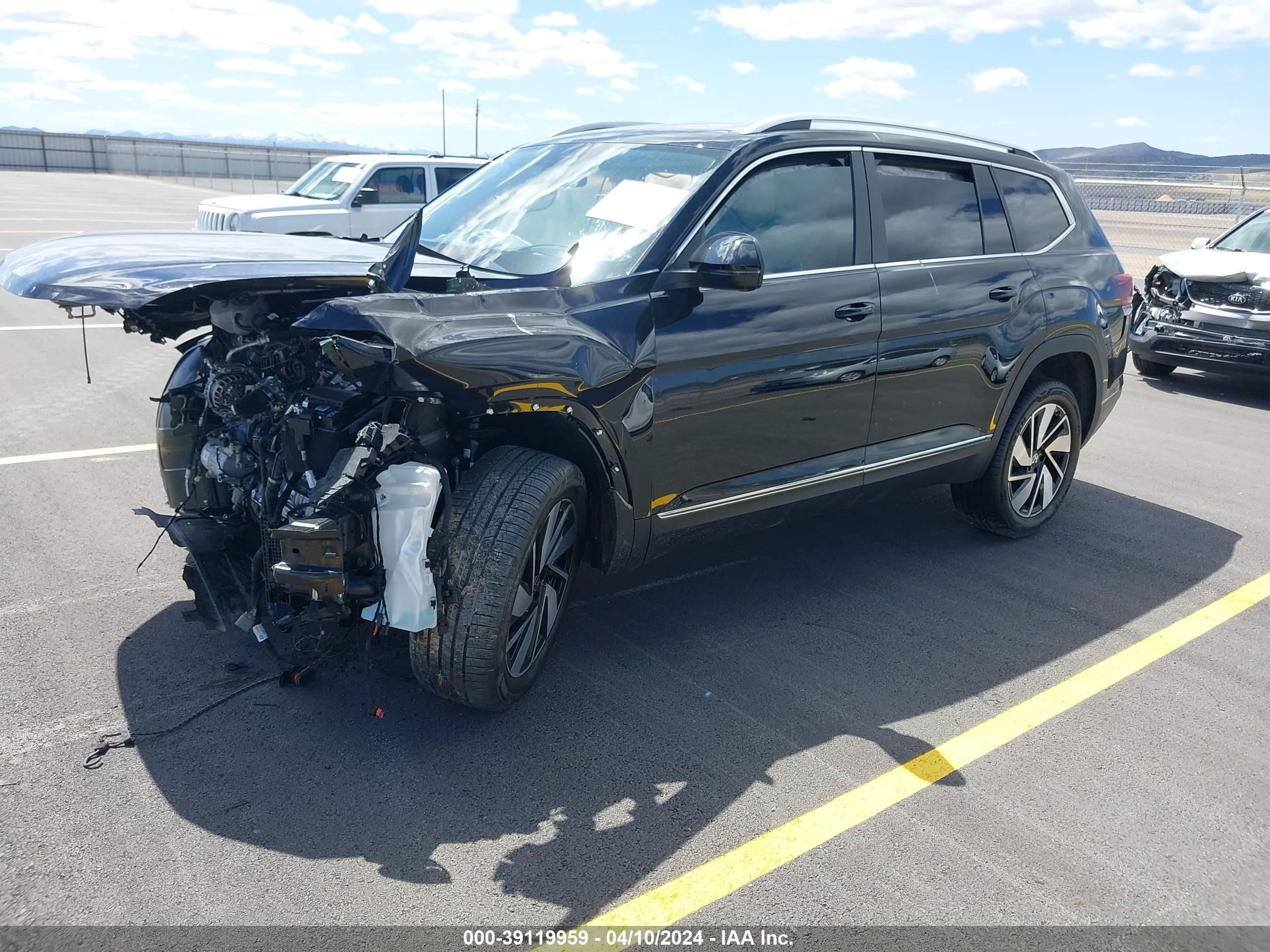 Photo 1 VIN: 1V2BR2CA4RC547569 - VOLKSWAGEN ATLAS 