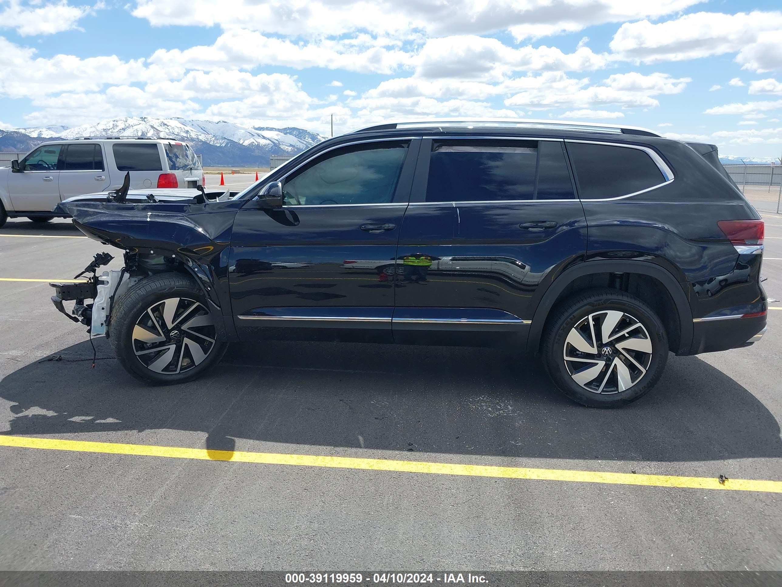 Photo 13 VIN: 1V2BR2CA4RC547569 - VOLKSWAGEN ATLAS 