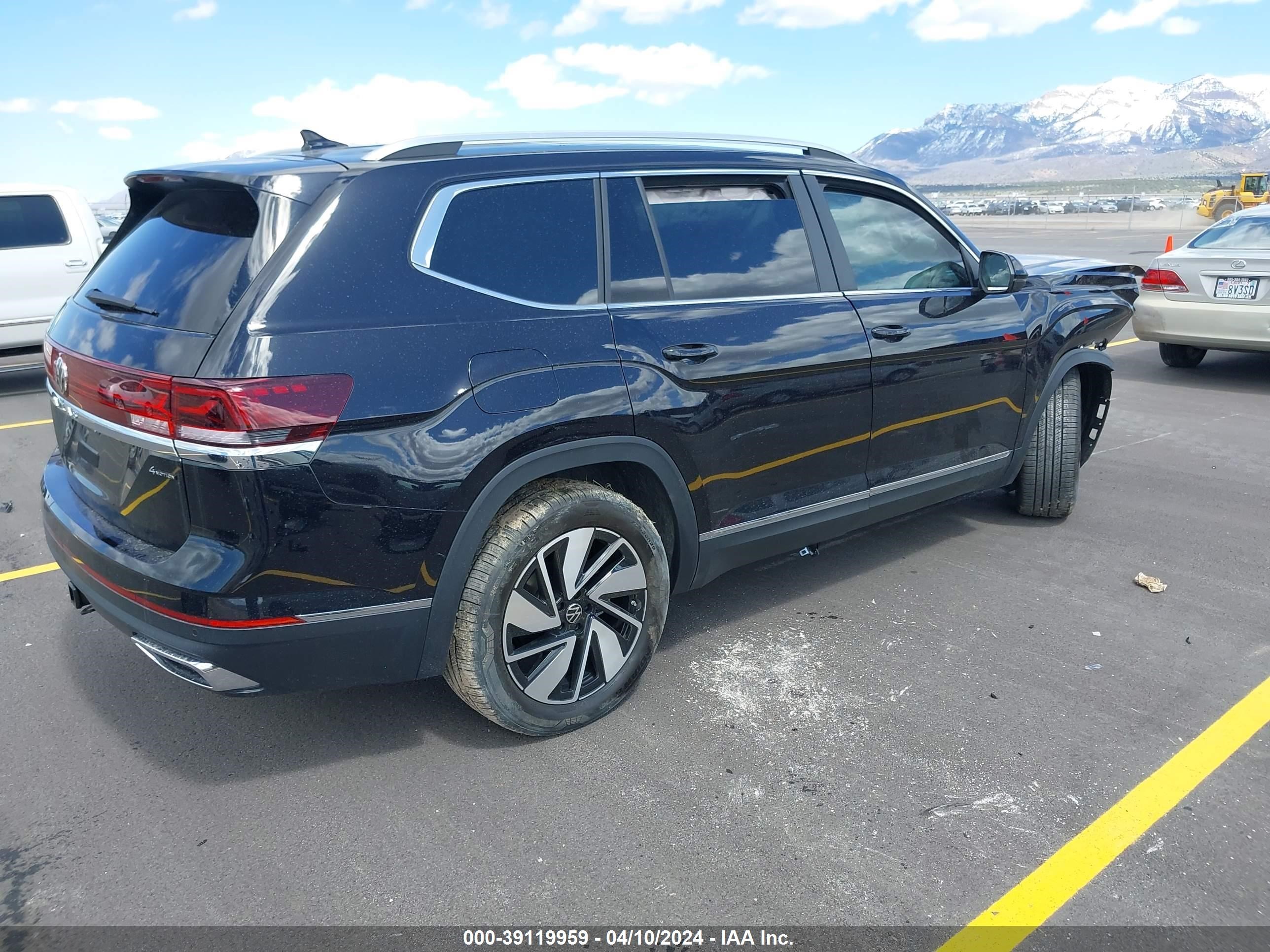 Photo 3 VIN: 1V2BR2CA4RC547569 - VOLKSWAGEN ATLAS 