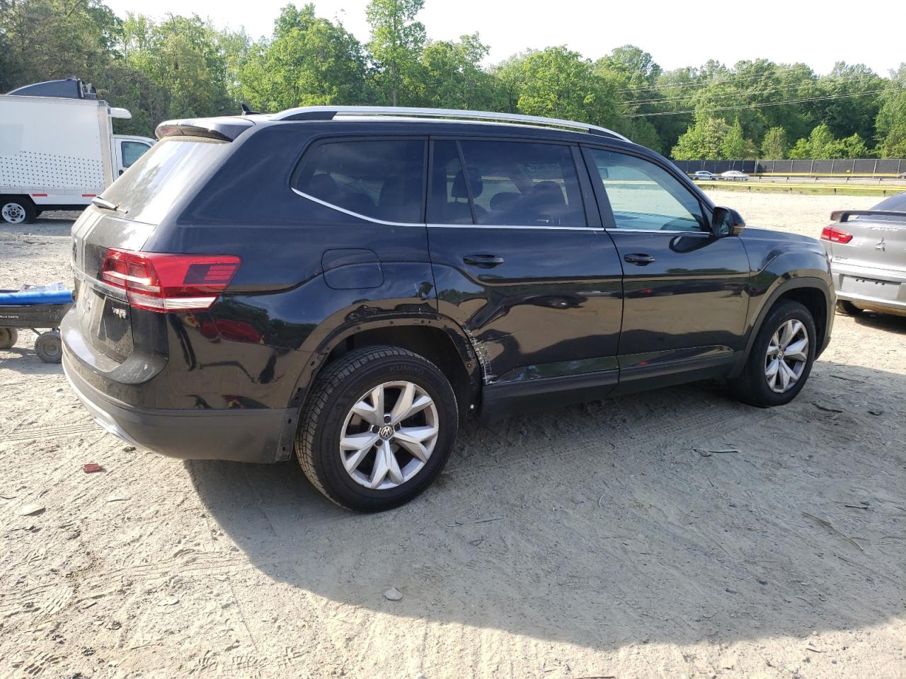 Photo 2 VIN: 1V2BR2CA6JC502797 - VOLKSWAGEN ATLAS 