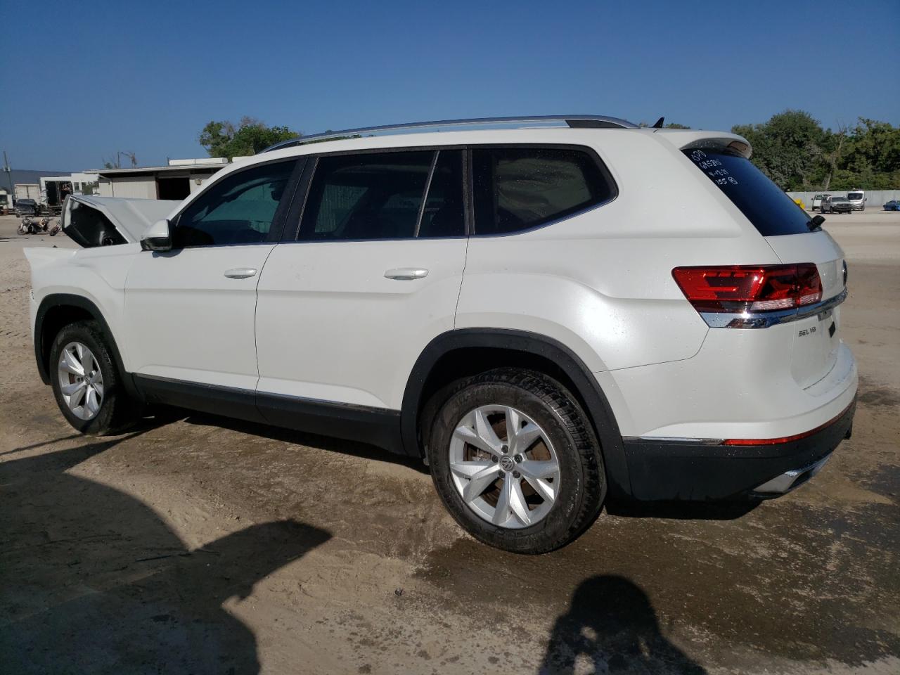 Photo 1 VIN: 1V2BR2CA8PC519741 - VOLKSWAGEN ATLAS 