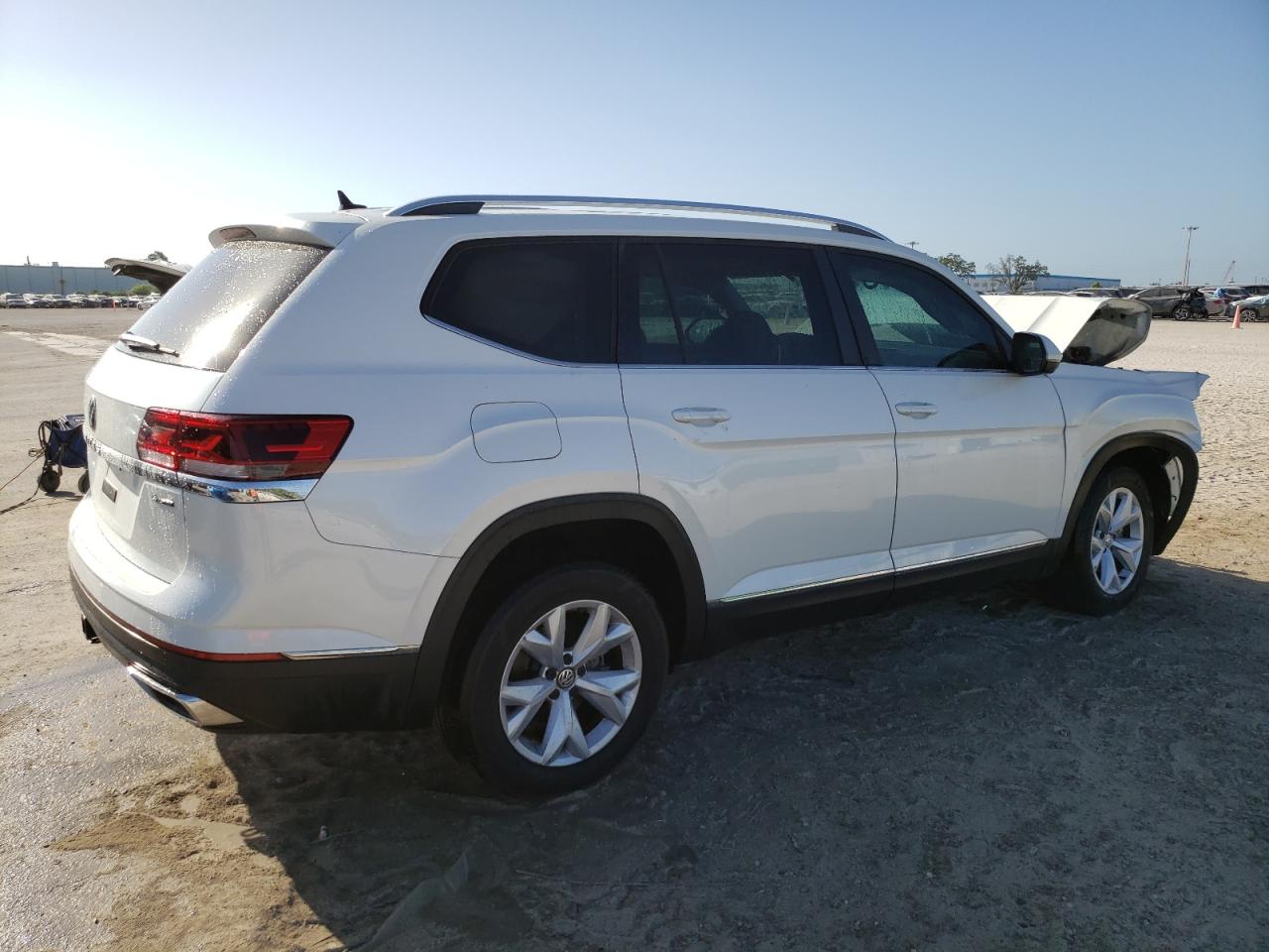 Photo 2 VIN: 1V2BR2CA8PC519741 - VOLKSWAGEN ATLAS 