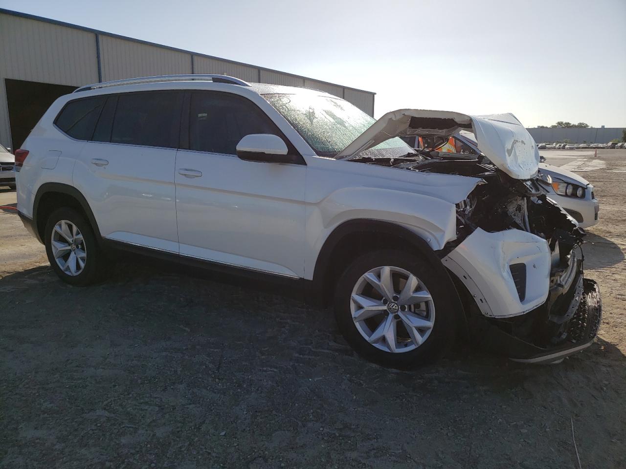 Photo 3 VIN: 1V2BR2CA8PC519741 - VOLKSWAGEN ATLAS 