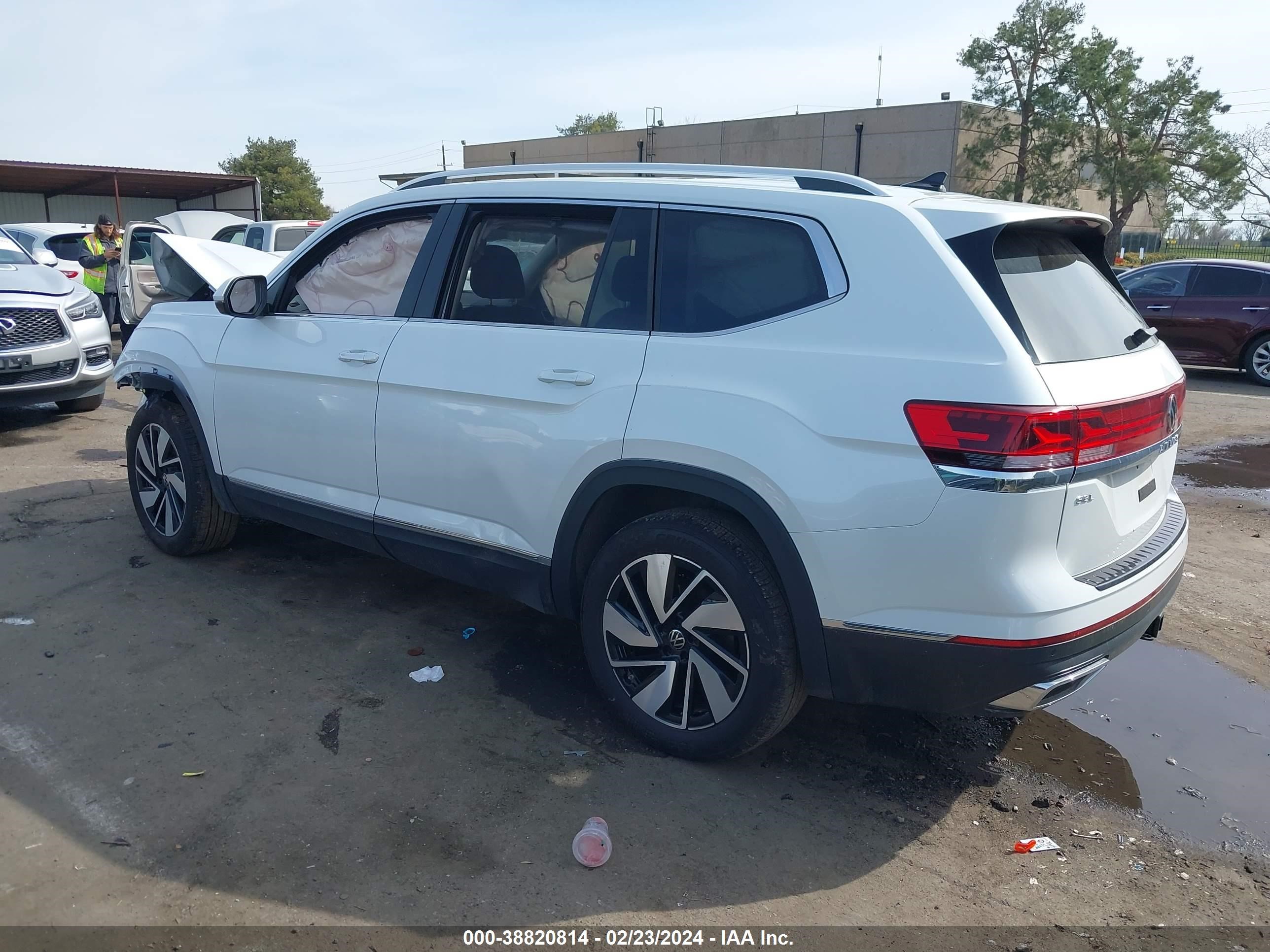 Photo 2 VIN: 1V2BR2CA8RC514753 - VOLKSWAGEN ATLAS 