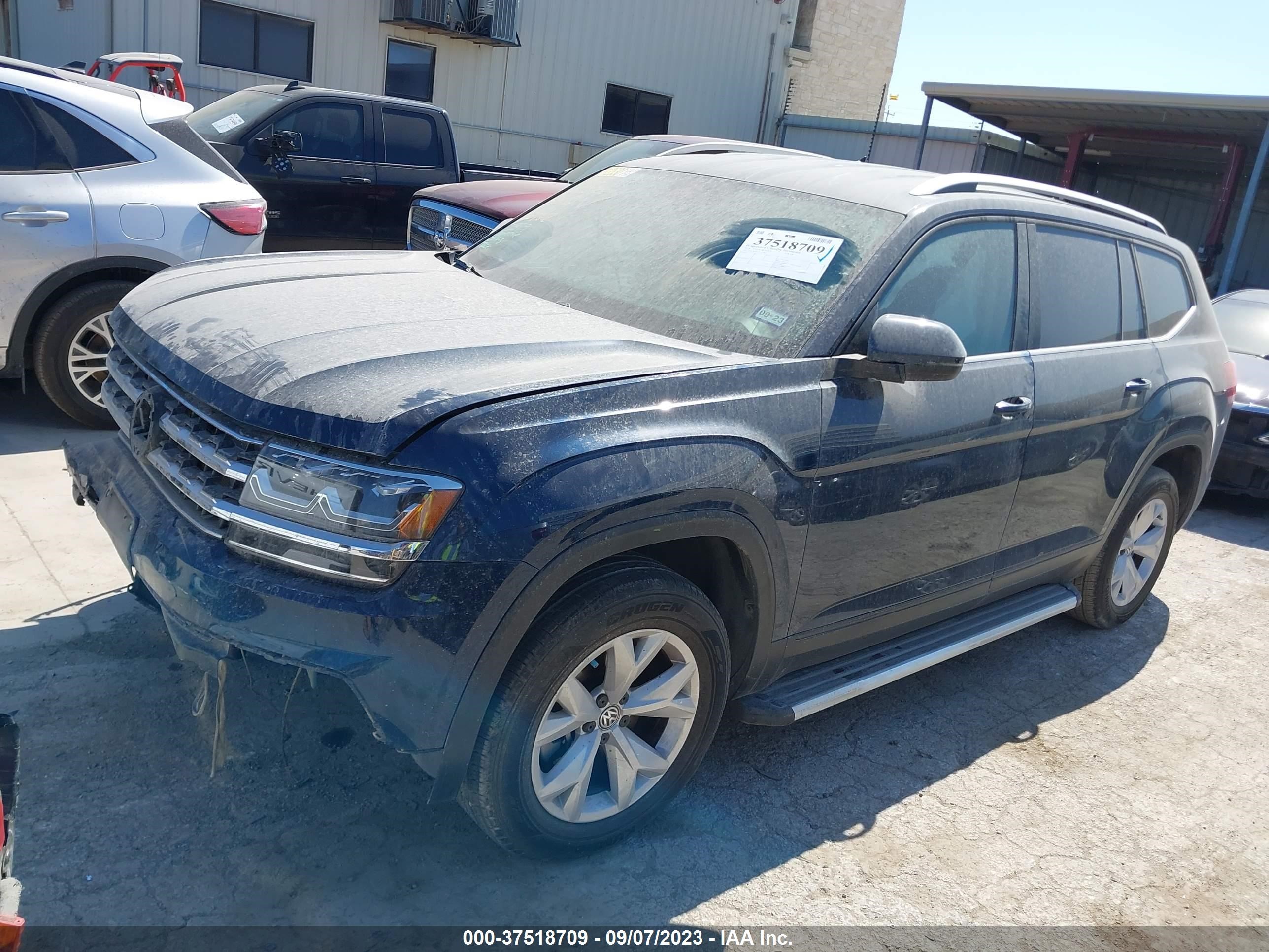 Photo 1 VIN: 1V2CR2CA3JC557812 - VOLKSWAGEN ATLAS 