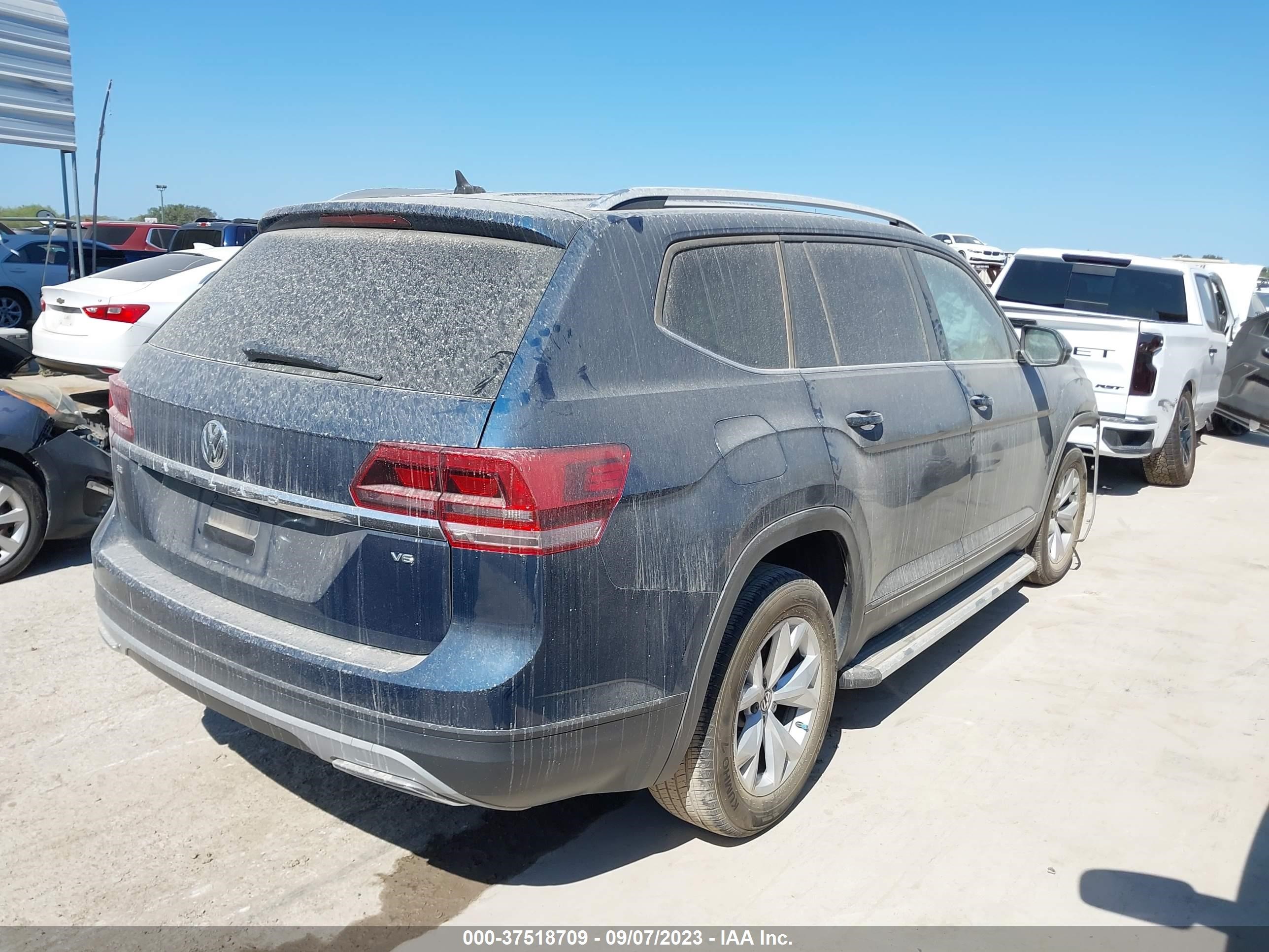 Photo 13 VIN: 1V2CR2CA3JC557812 - VOLKSWAGEN ATLAS 