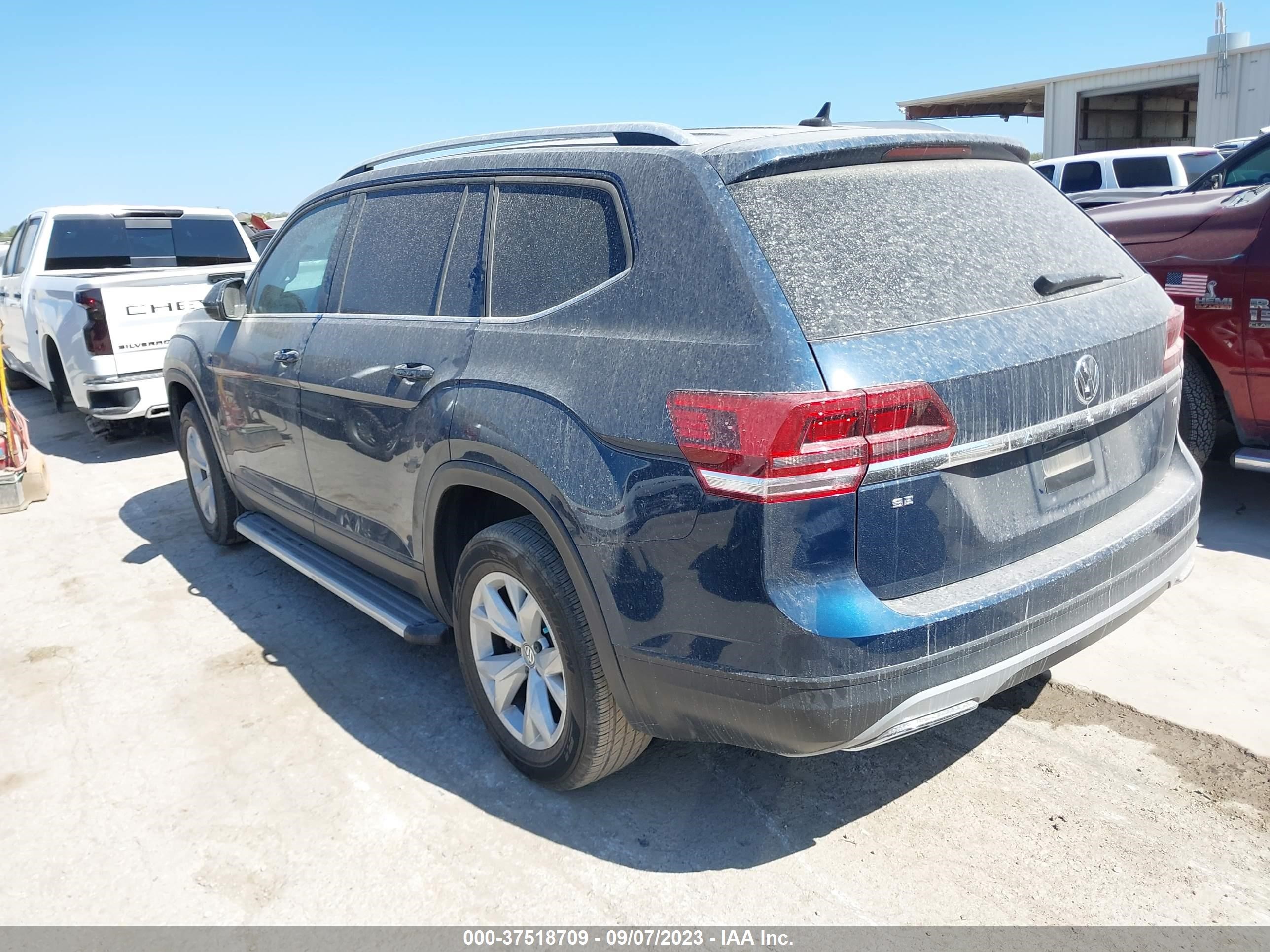 Photo 2 VIN: 1V2CR2CA3JC557812 - VOLKSWAGEN ATLAS 