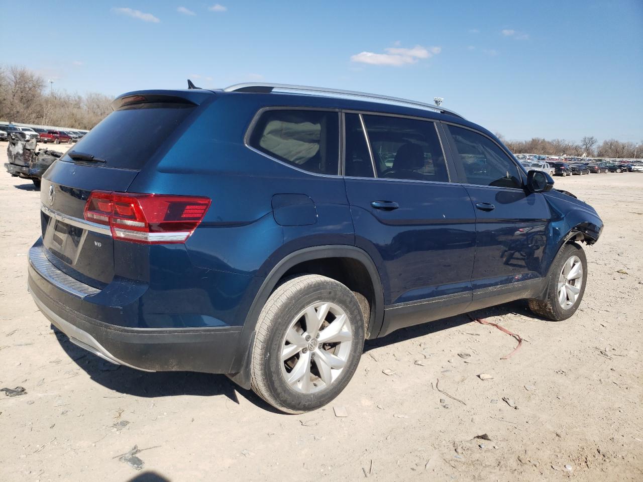 Photo 2 VIN: 1V2CR2CA3JC587473 - VOLKSWAGEN ATLAS 