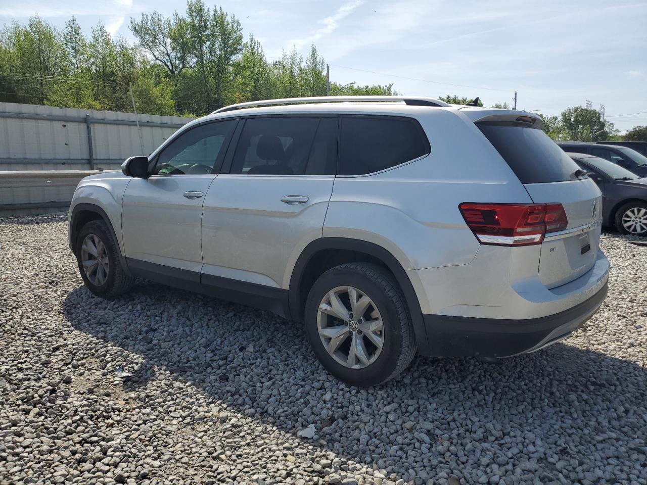 Photo 1 VIN: 1V2CR2CA4JC528822 - VOLKSWAGEN ATLAS 