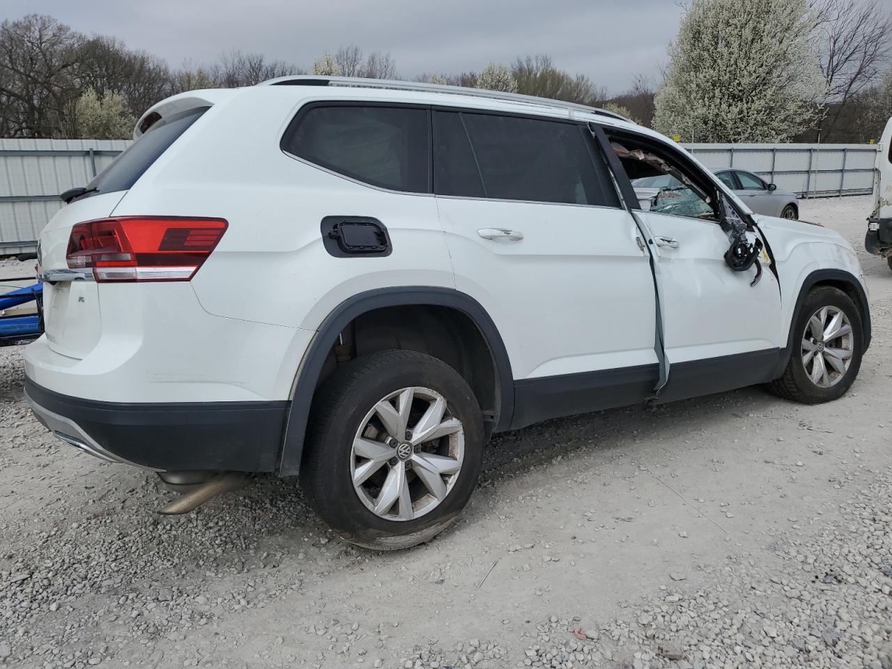 Photo 2 VIN: 1V2CR2CA9JC522398 - VOLKSWAGEN ATLAS 